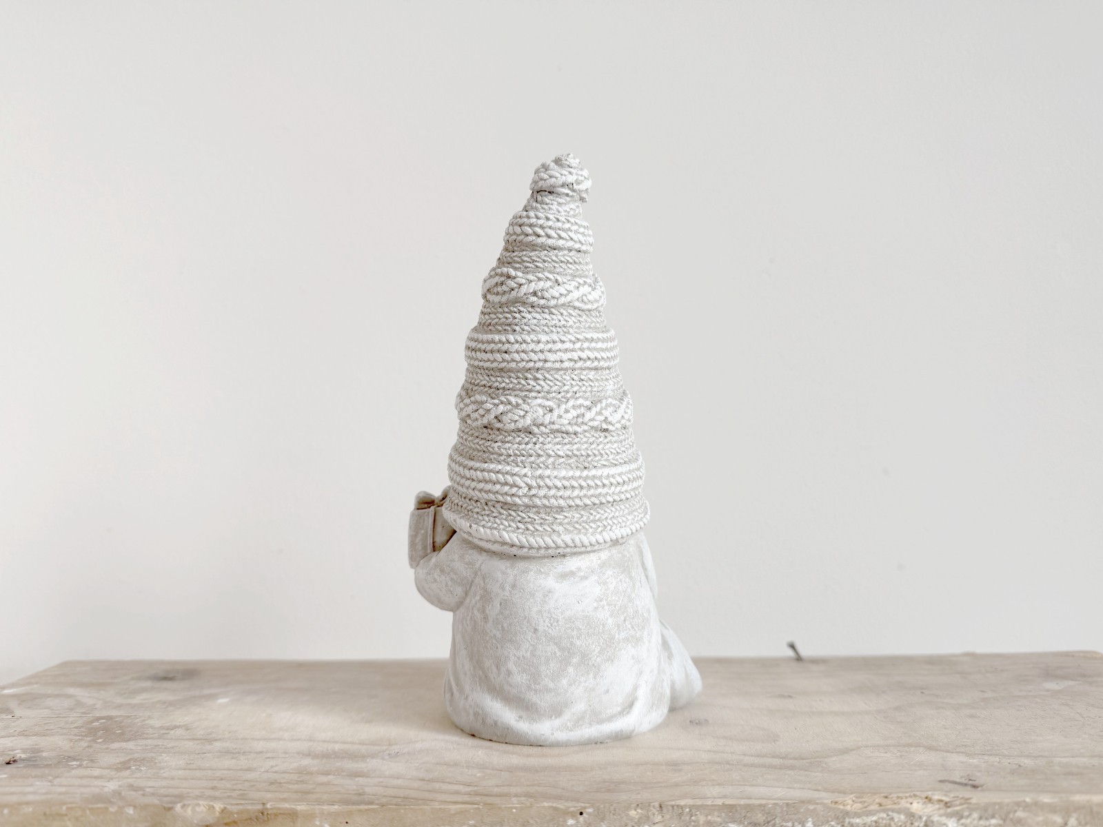 Latex Mold – Faceless Gnome with Knitted Hat, Sack & Gift – Version A