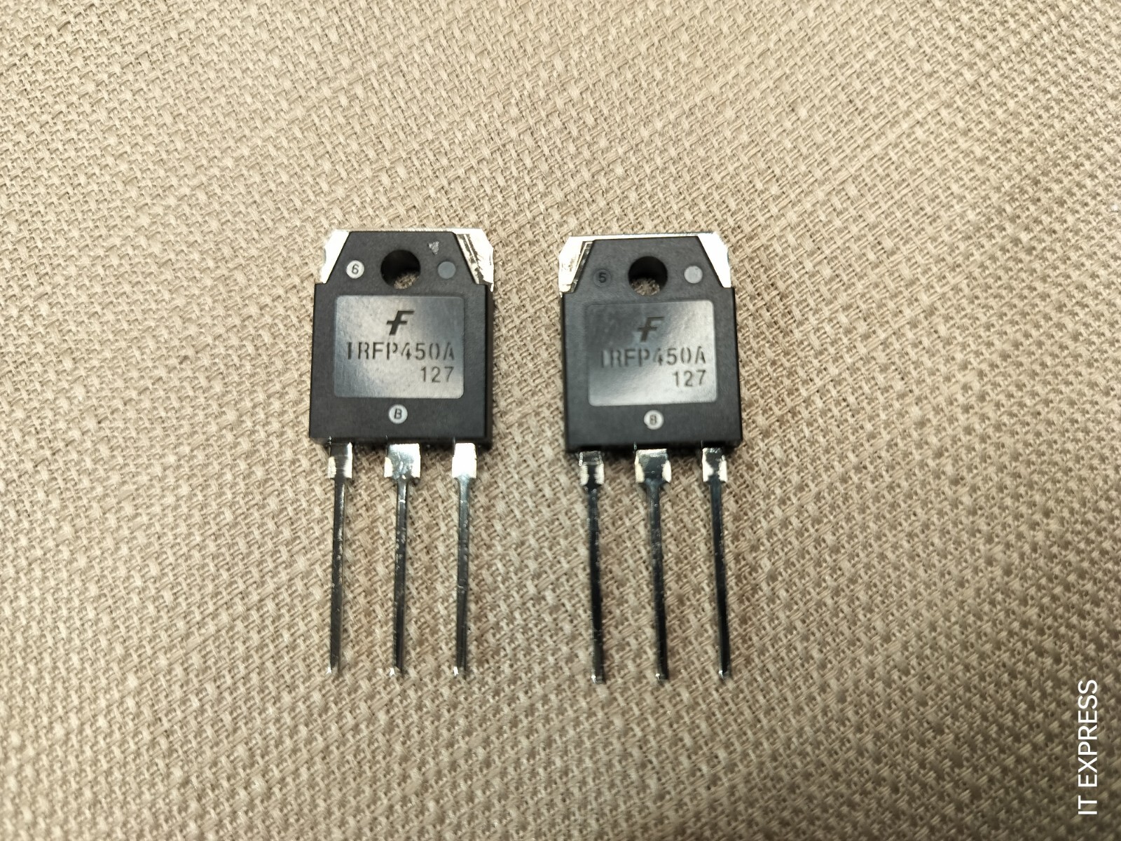 Lot of 2 - Fairchild 500V N-CHANNEL MOSFET B-FET MOS-FET IRFP450A TO-3P