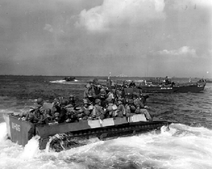 Troops of the 7th Infantry Division landing on Okinawa,LVT, 8x10 WWII Photo 32a