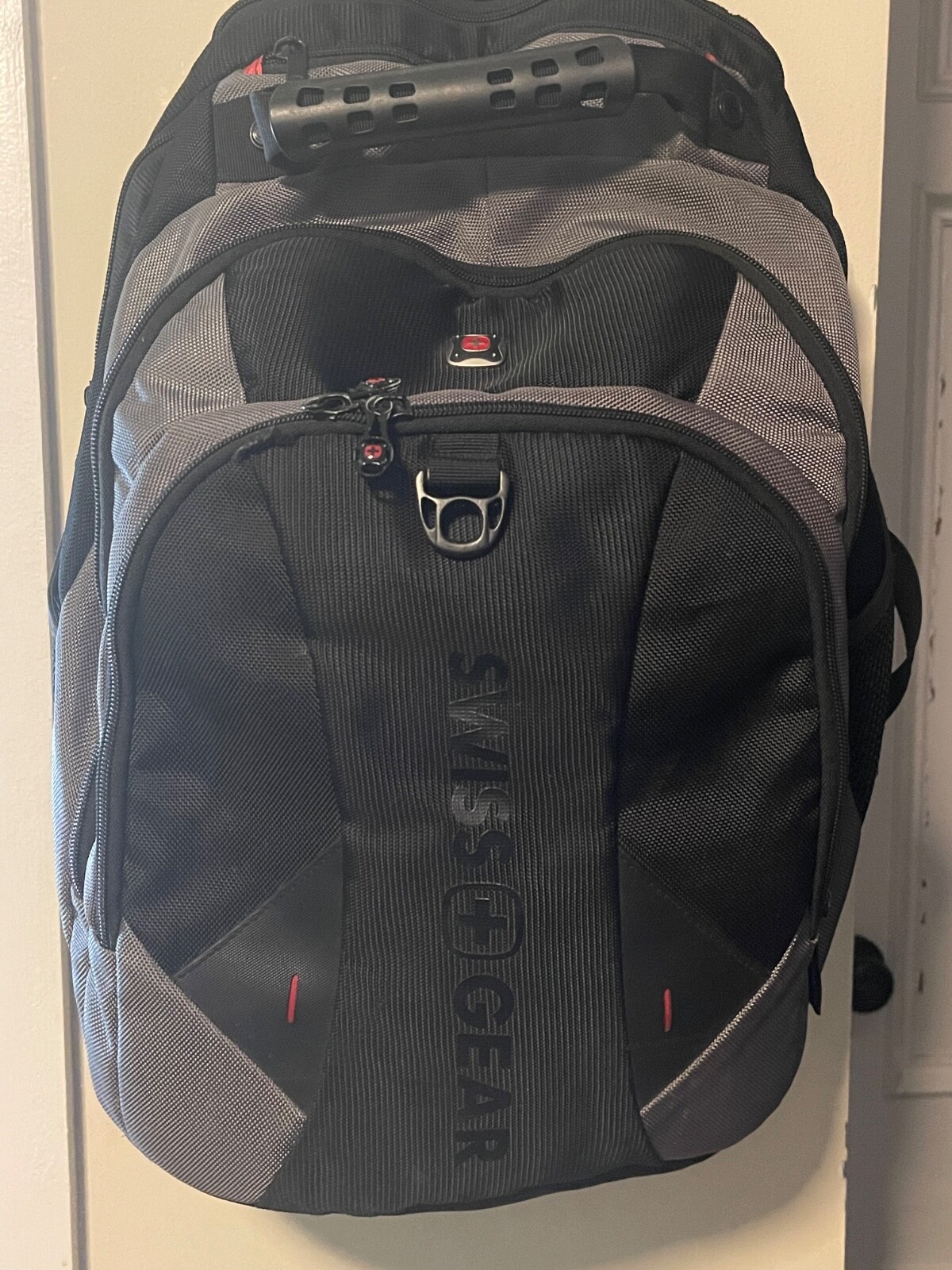 Swiss Gear Backpack Padded 3 Lg Double Zippered Pockets w/Hooks Sturdy Handle