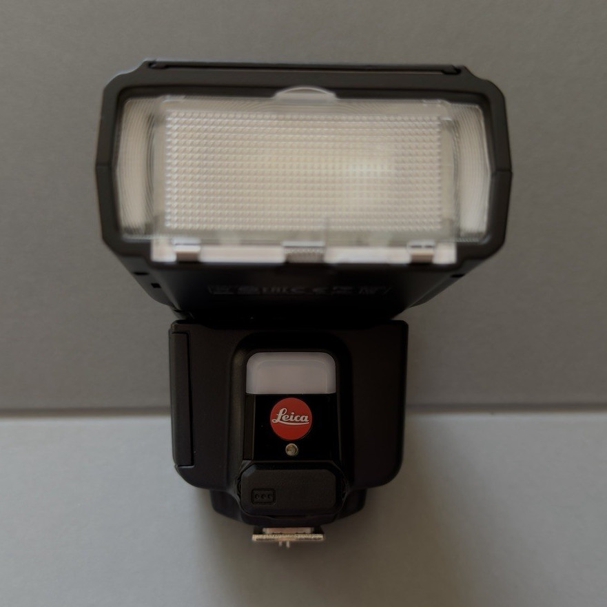 Leica SF 60 Shoe Mount Flash GN60 Swivel Zoom AF Assist w/ Case Stand Diffuser
