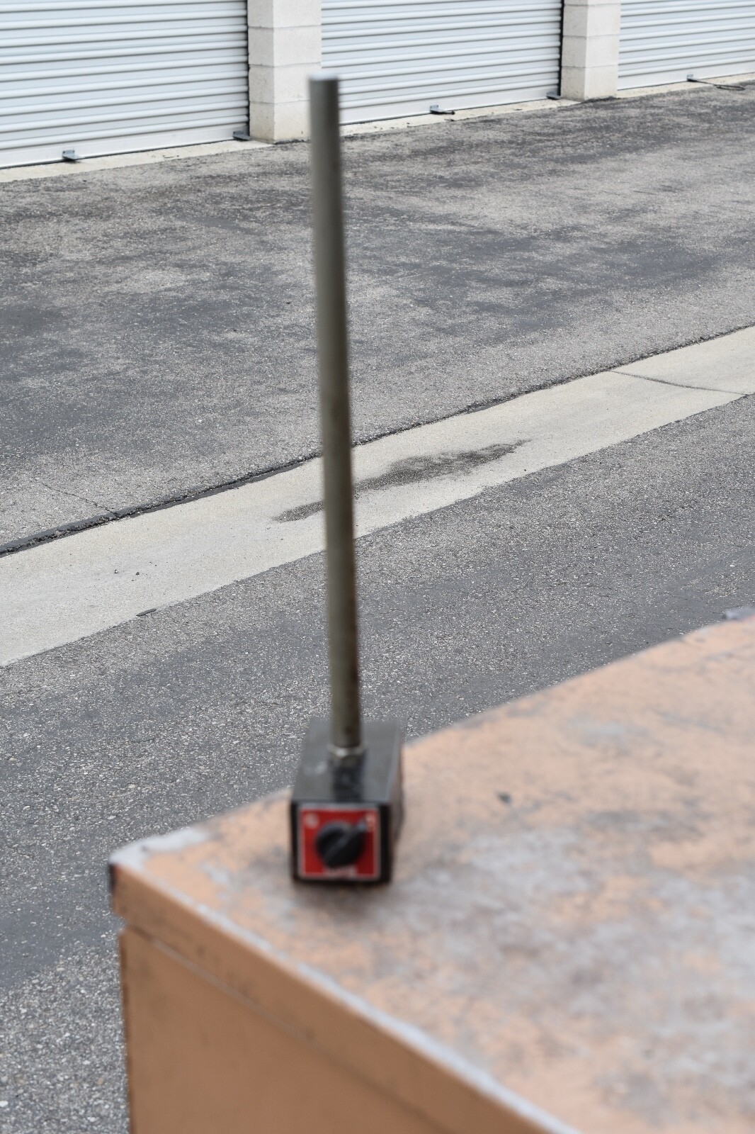 eclipse magnetic base with toggle switch