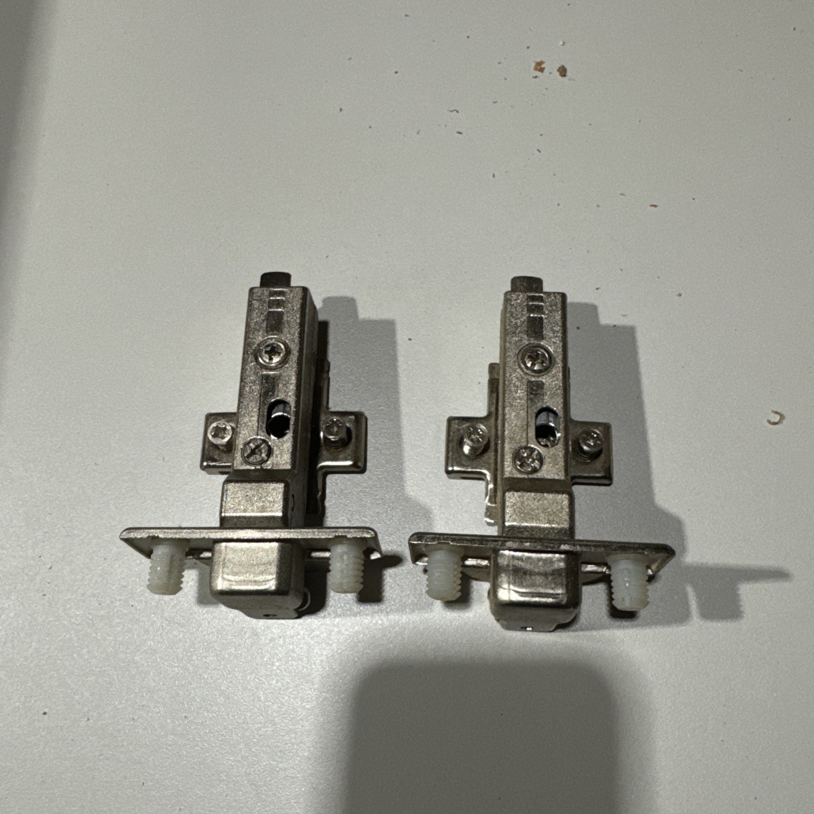 GRASS CABINET HINGES half overlay 6064 B Self-Close w/mounting plates.