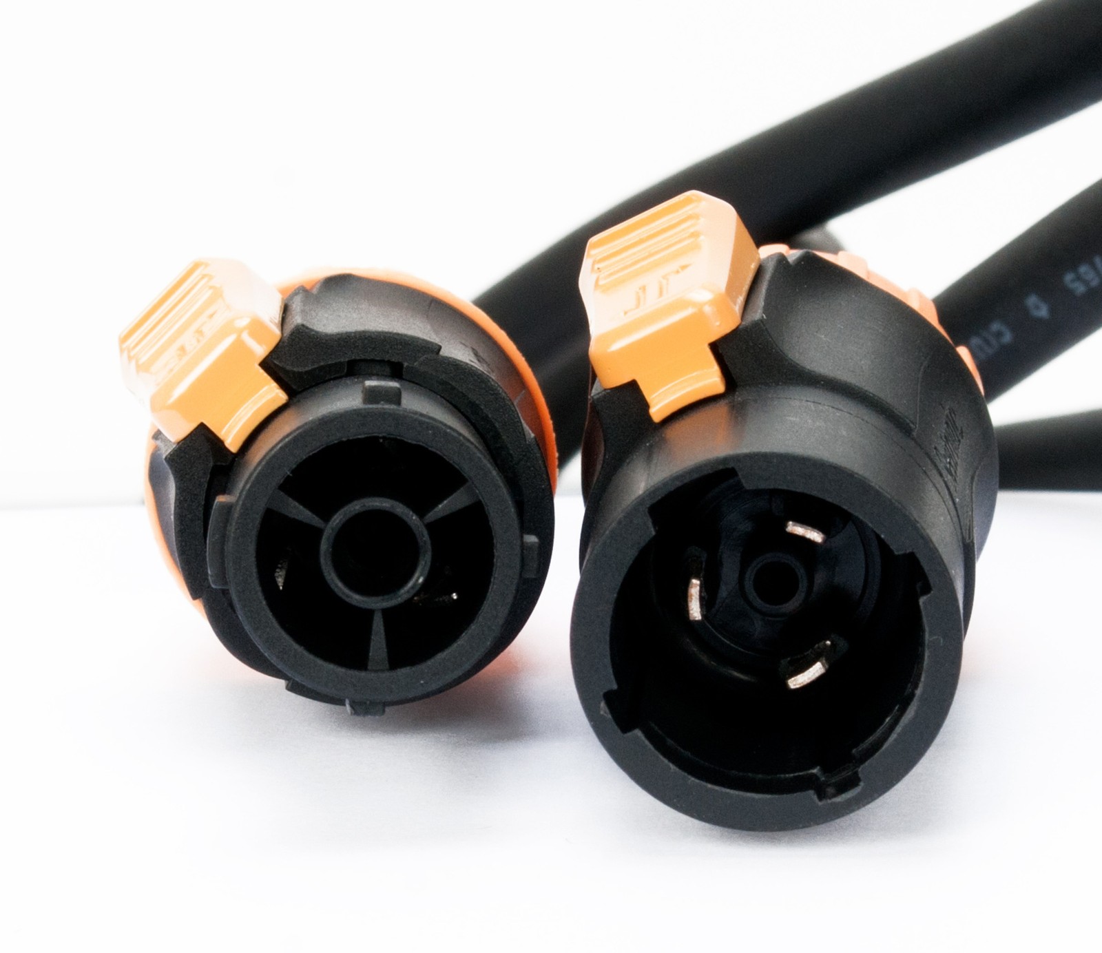 Accu-Cable SIP152 IP65 Outdoor 16 Foot Male-Female Twist Lock Power Link Cable