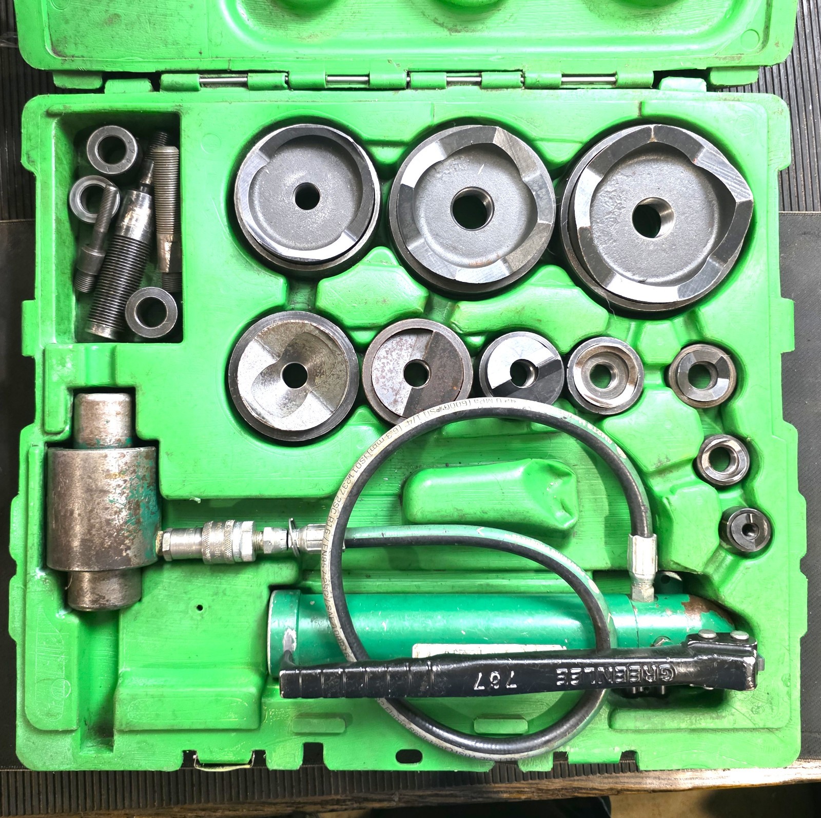 GREENLEE  7906SB Hydraulic Knockout Punch Set 11‑Ton– 746 Ram/767 Pump– 1/2"-4"