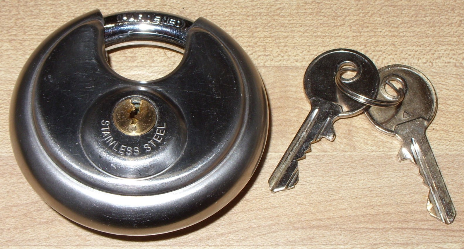ROUND DISK TYPE PADLOCK, STAINLESS STEEL BODY, HARDENED SHACKLE, TWO KEYS