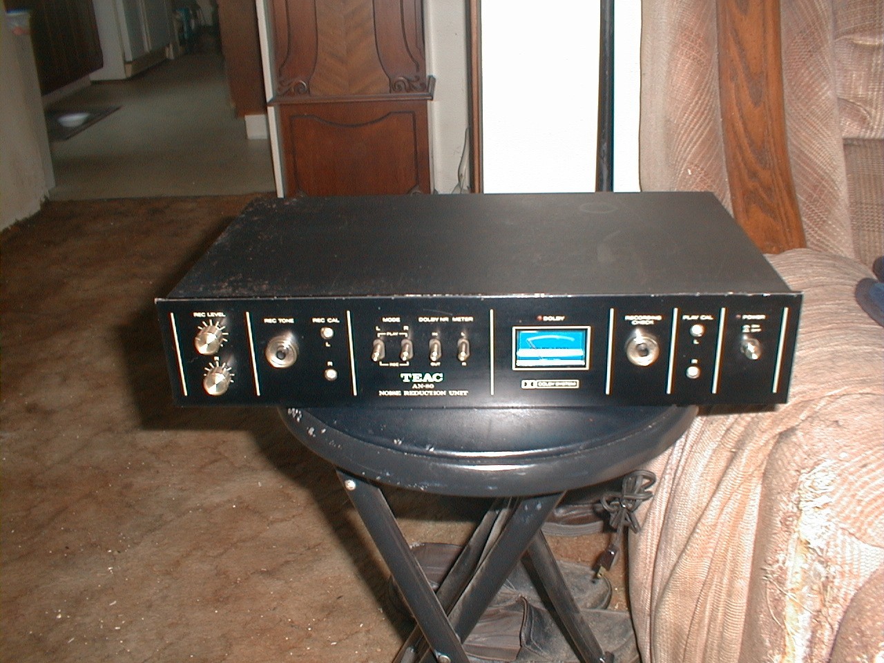 AUDIO WOW AND FLUTTER AND HUM/NOISE ELIMATOR UNIT