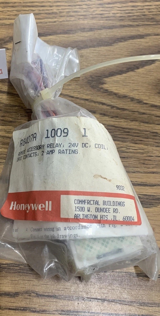 R8407A-1009 1   Honeywell Remote Accessory Relay 2 Amp Rating New