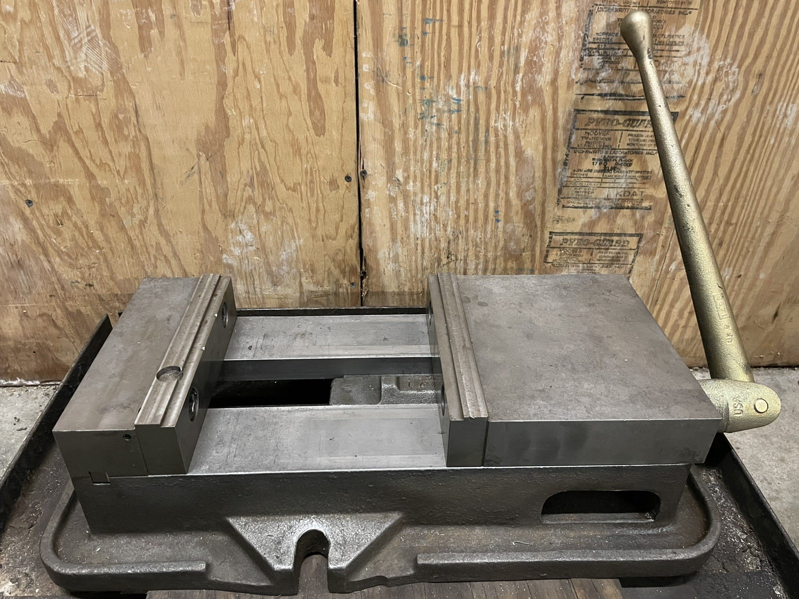 KURT 8" VISE D80