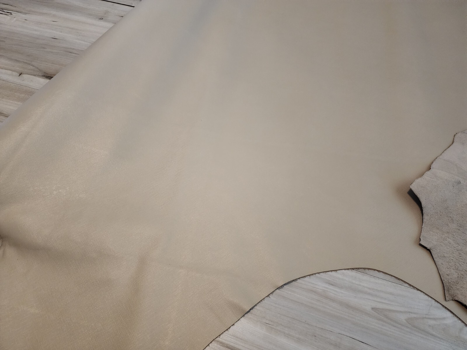 3oz BONE COLOR BEIGE TAIGA EMBOSSED LEARHER HIDE SIDE MEDIUM TEMPER 25+ 1.2mm