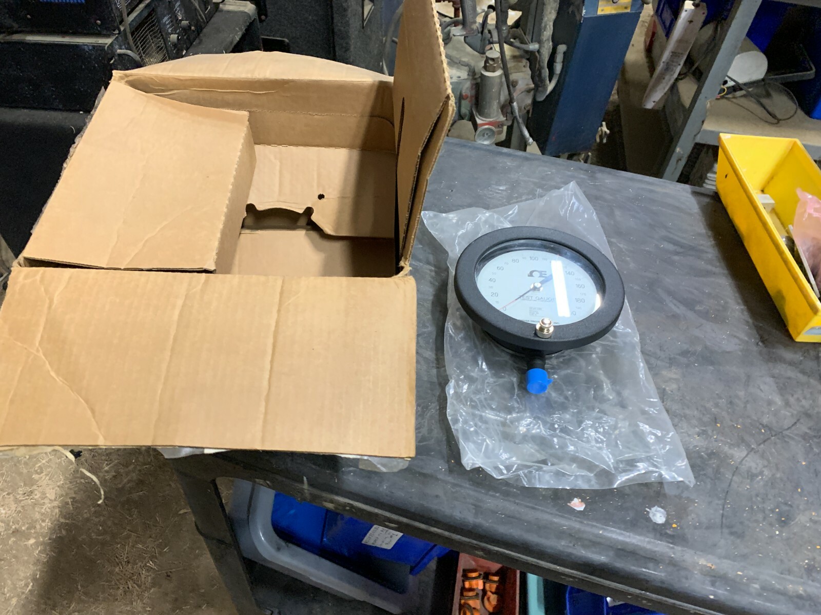Omega Test Gauge 60-1082-PS-04L-200# - NIB
