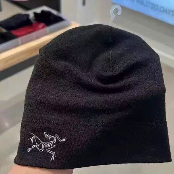 Arcteryx Rho Lightweight Wool Toque Black Beanie Skull Cap Running hat