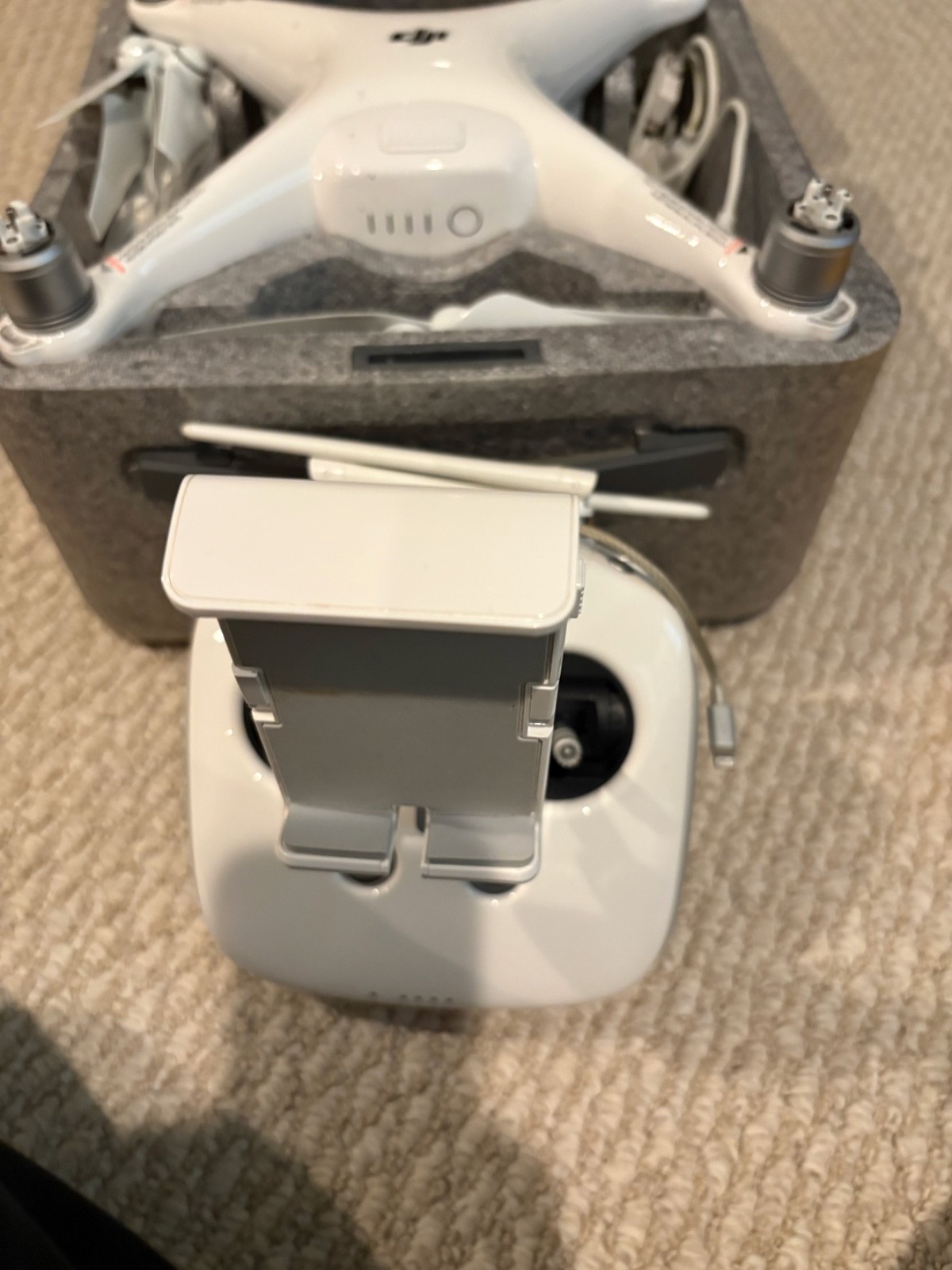 DJI Phantom 4 w/Charger, x2 Set Blades, Controller, Hardcase, Cords, and Battery
