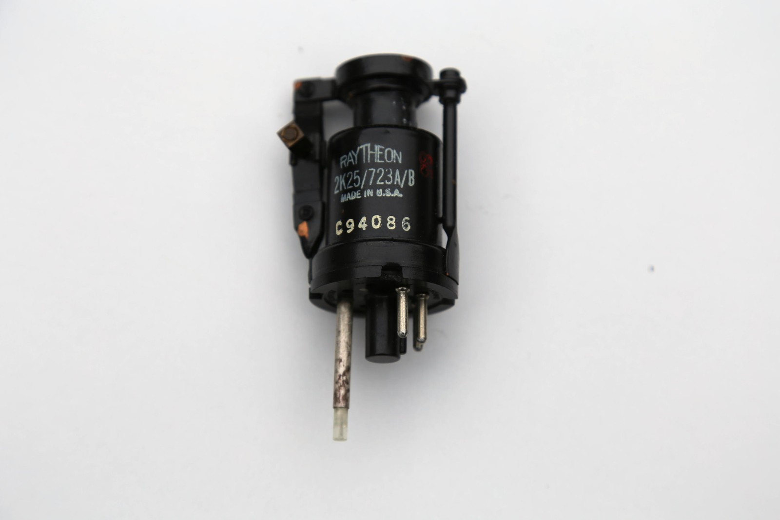 1940 WORLD WAR II KLYSTRON RADAR MICROWAVE TV VACUUM TUBE-RAYTHEON 723 A/B 2K25