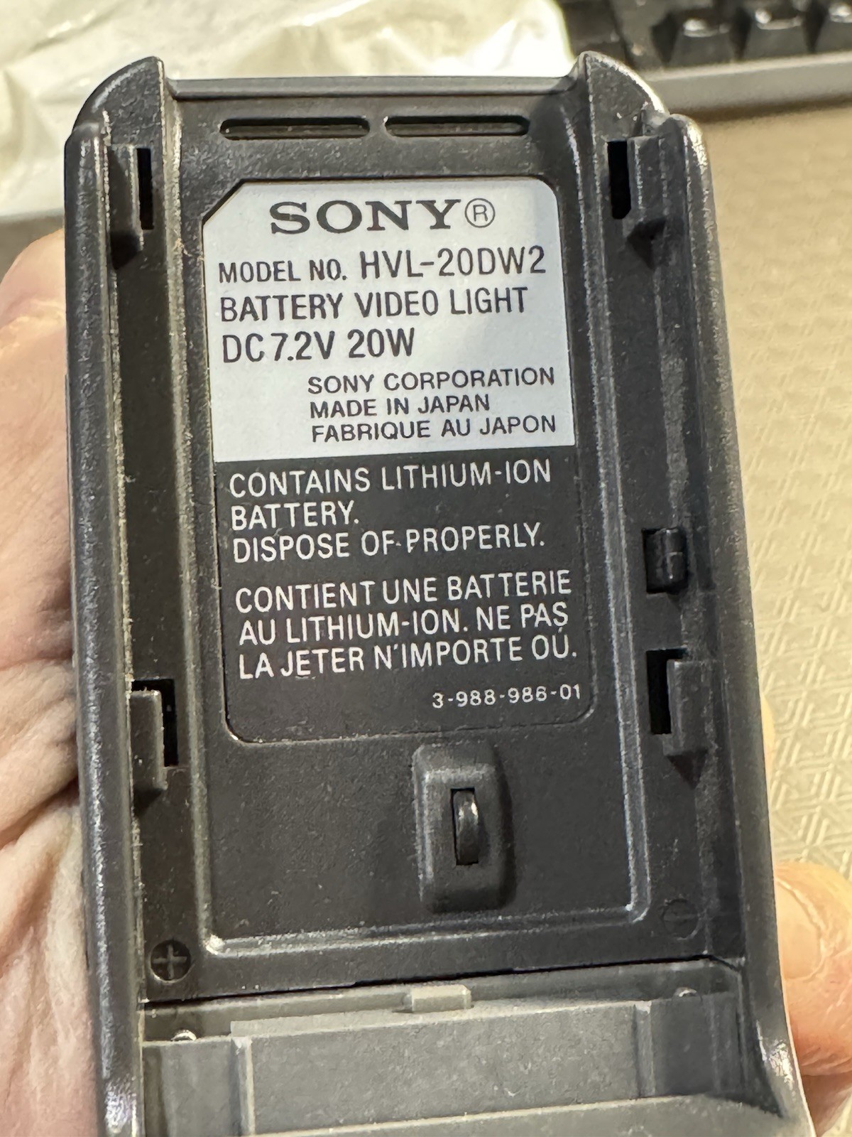 Sony HVL-20DW2 Video Light Compatible with DCRVX2100, HDRFX1, FX7