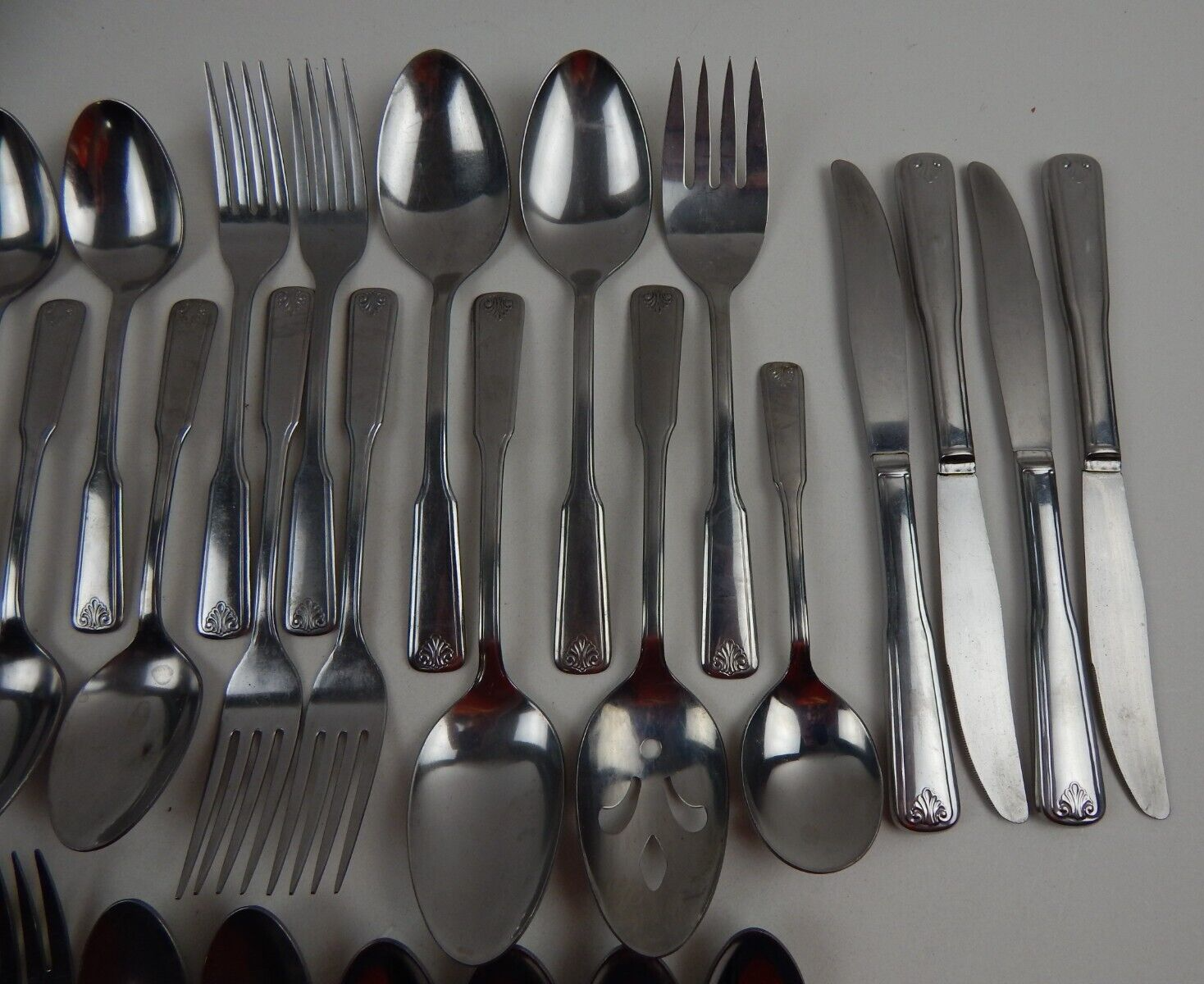 Oneida SHELTON Custom Stainless Flatware Spoons Forks Knives 54pc