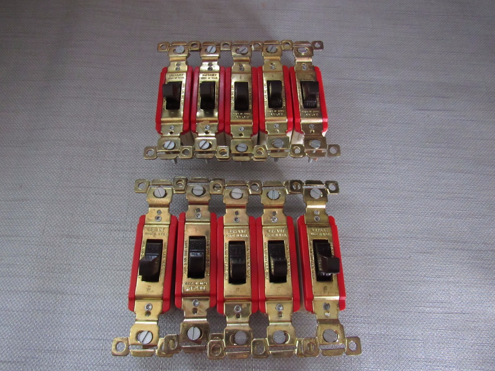 Bryant 4901 Single Pole Switch 20 A 120-277 VAC Lot of 10