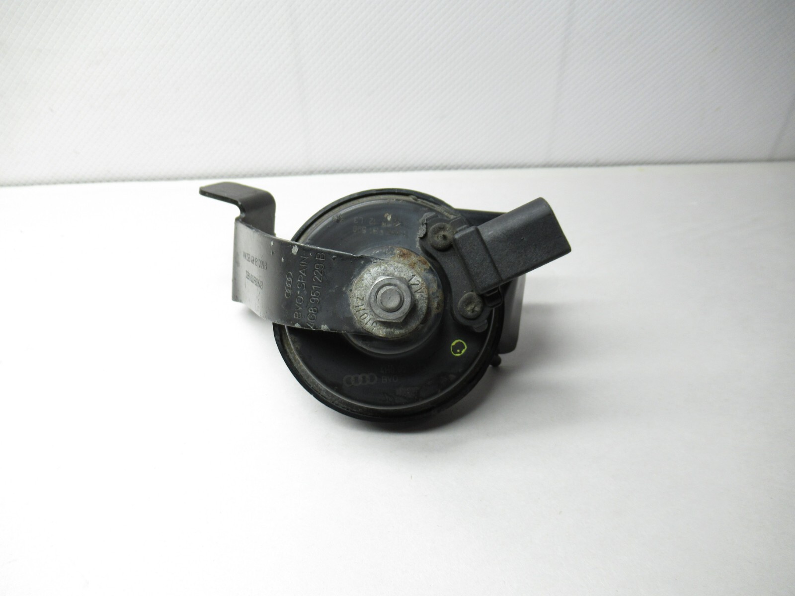 2012-2017 Audi A7 Quattro Horn Signal & Bracket 4G8951229B OEM