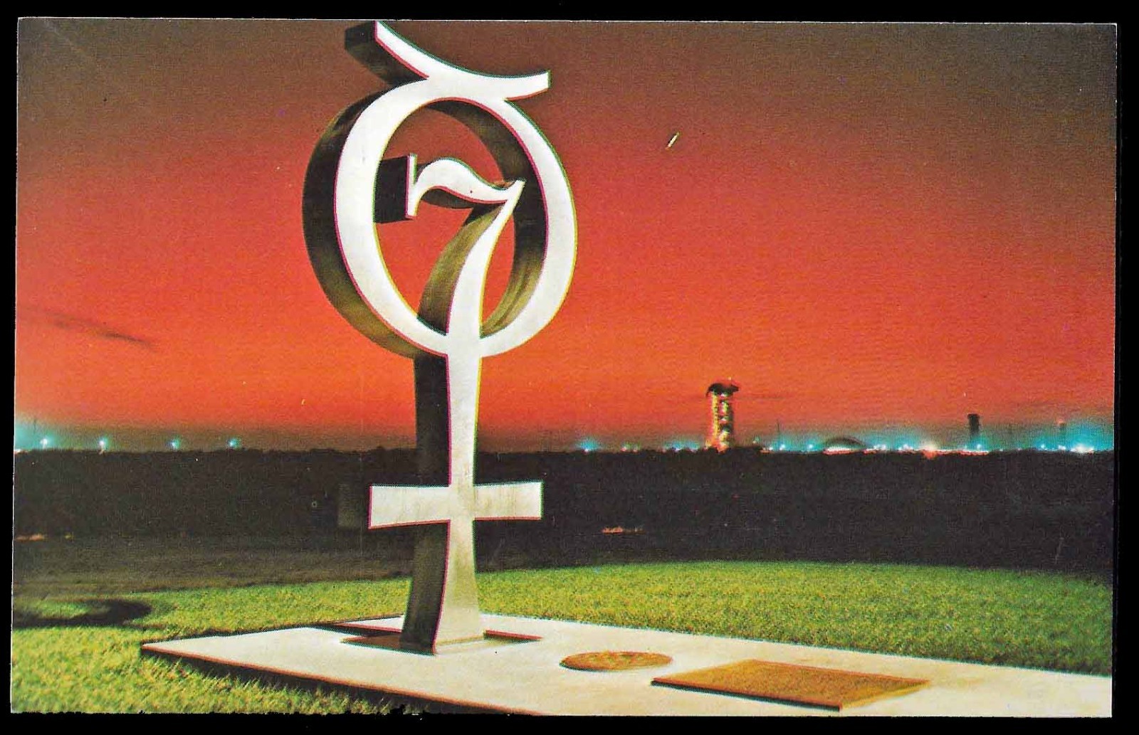 Vintage Mercury 7 Monument Postcard - Kennedy Space Center NASA  Unposted Chrome