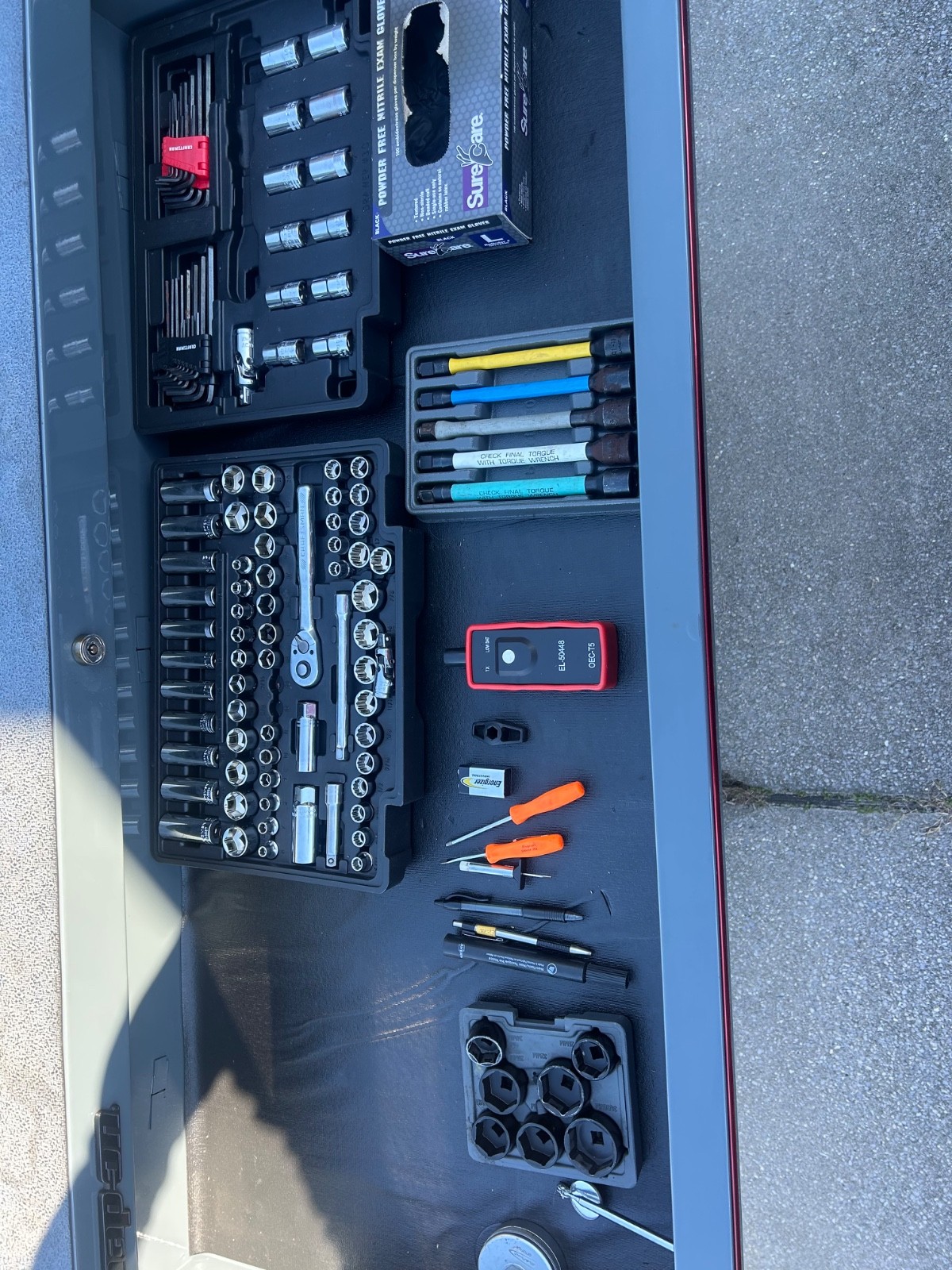 snap on tool box 55” has a small dent on the side It has a workbench power drawe