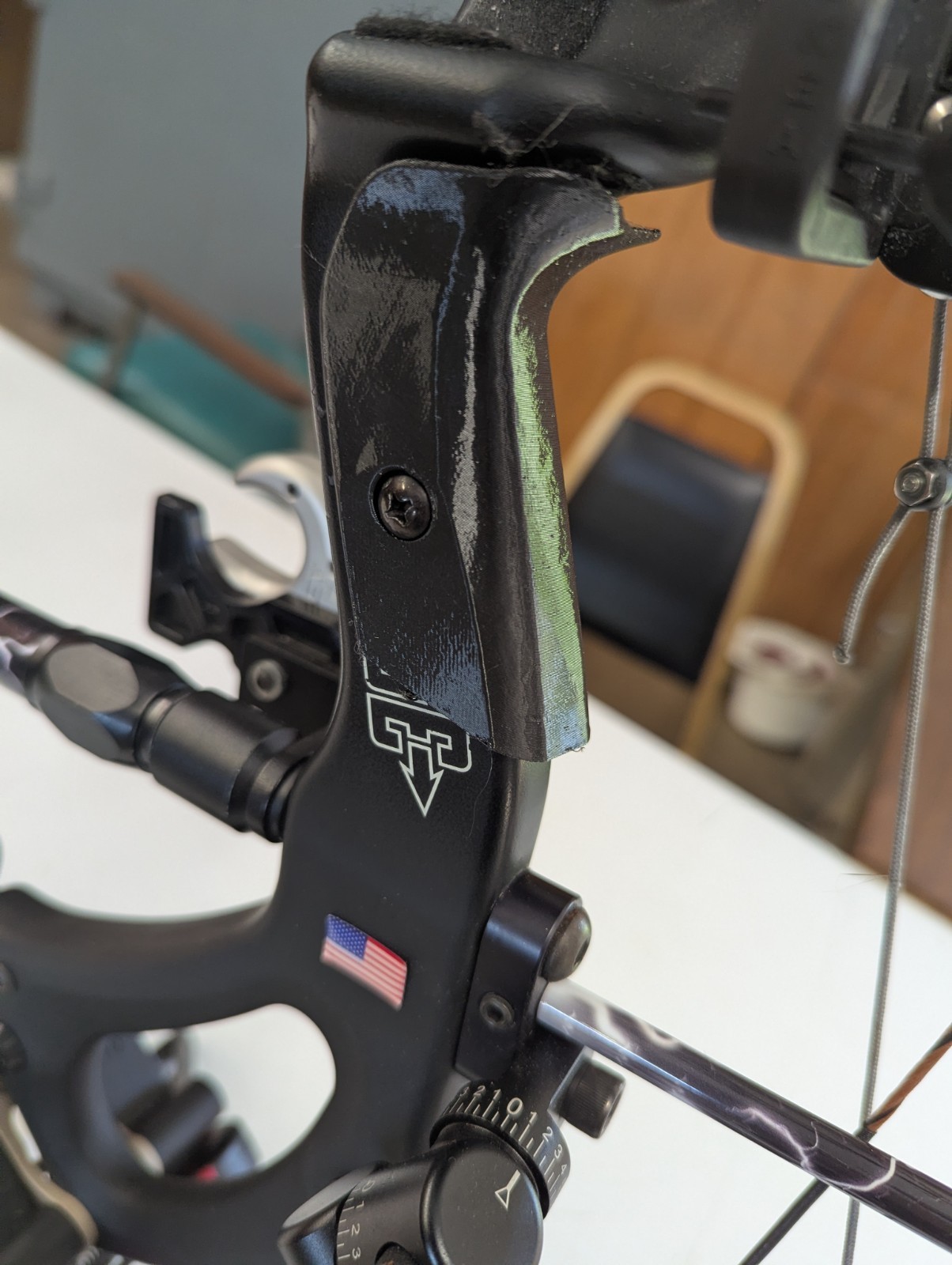 PSE Carbon Bow Grip - Black (3SPBG79B / 3SPBG79G)