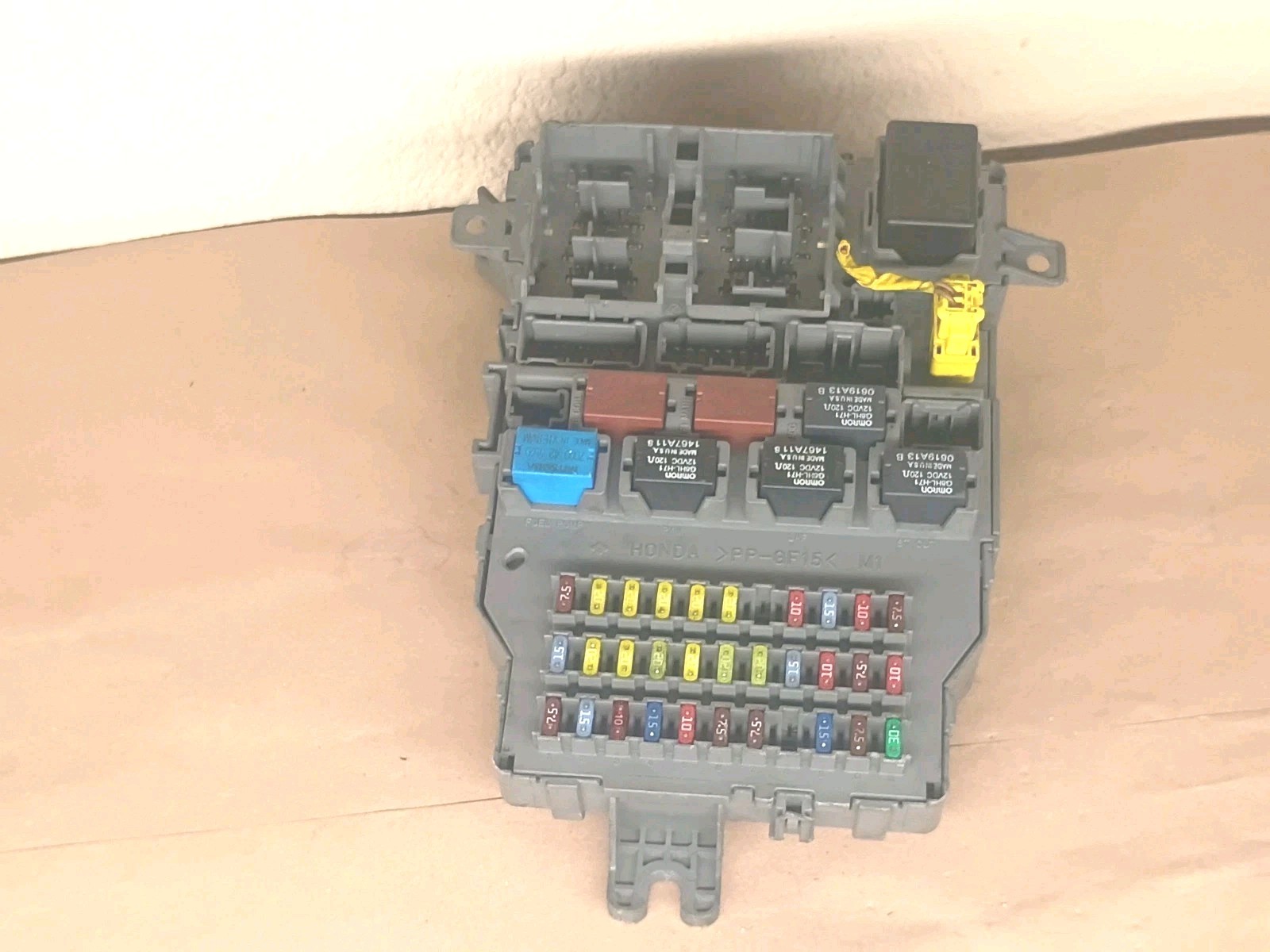 2007-2010 HONDA ODYSSEY INTERIOR FUSE BOX P/N 38200-SHJ-A23, Ex-L W/DVD