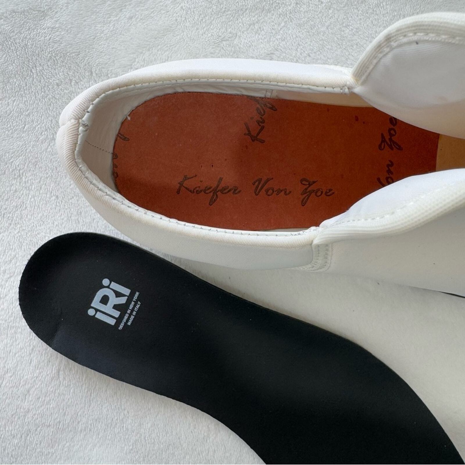 iRi Wes White Outline Low Top Sneakers Sample Sale Item Black White NWOT Women 7