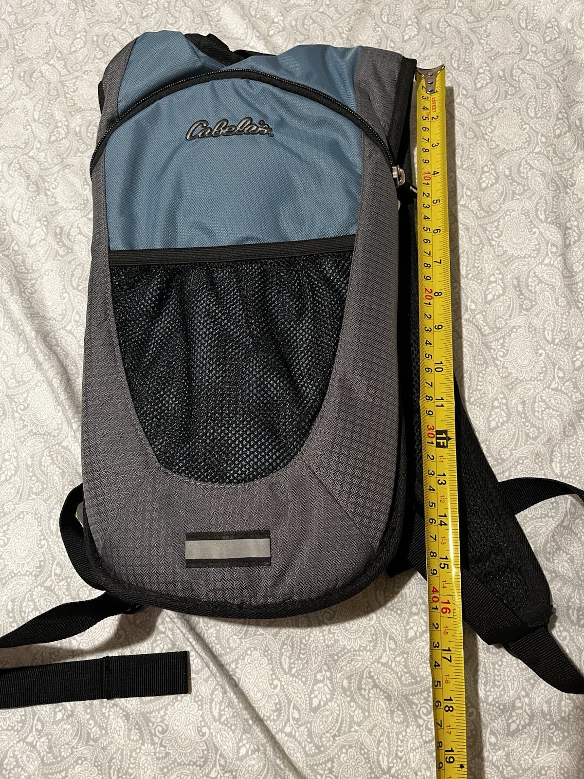 Cabela’s Hydration Backpack w Water Bladder Blue Gray Hiking Running Cycling