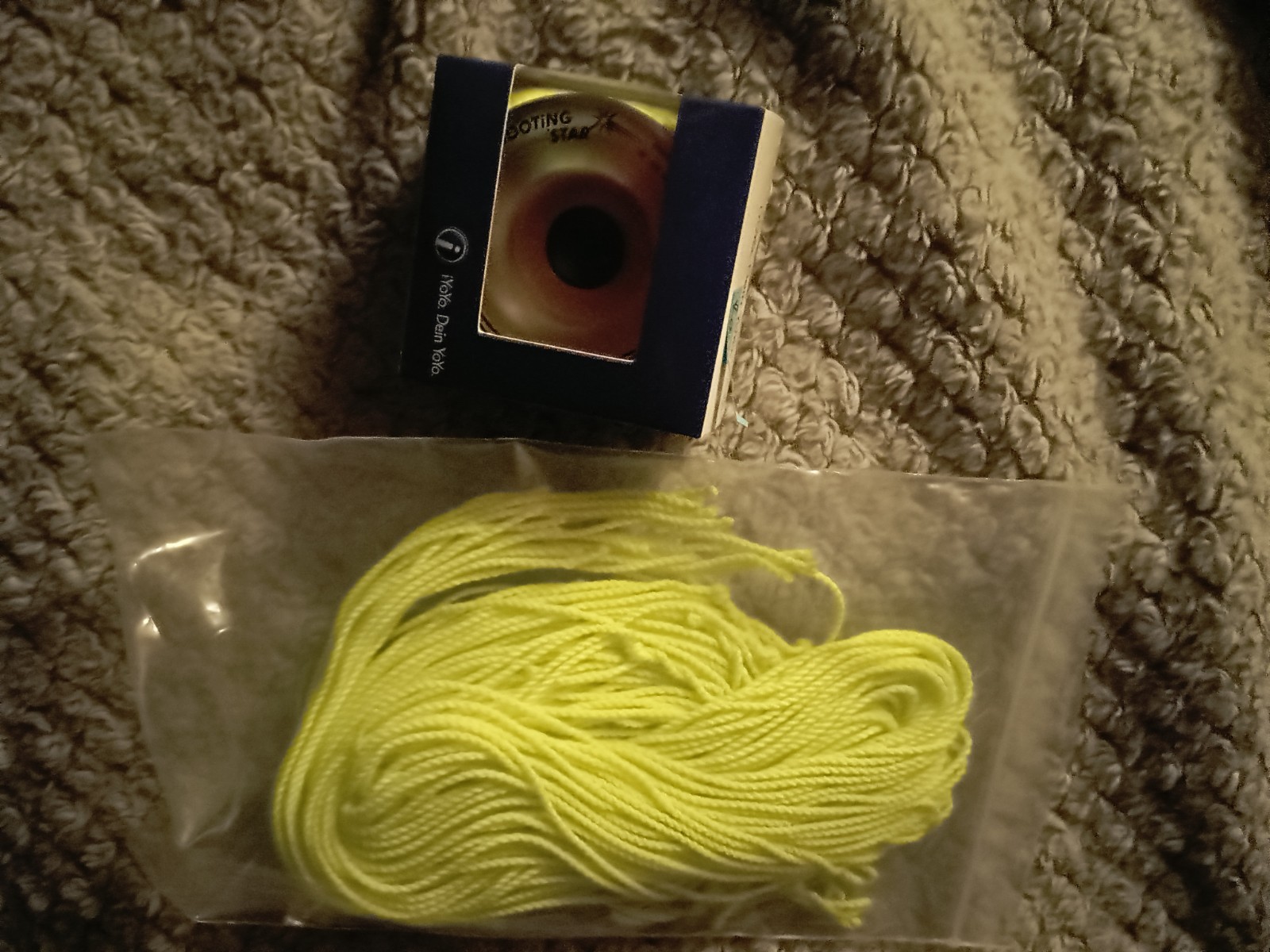 iYoYo SHOOTiNG STAR - Polycarbonate Yo-Yo - Rainbow Fade Colorway.