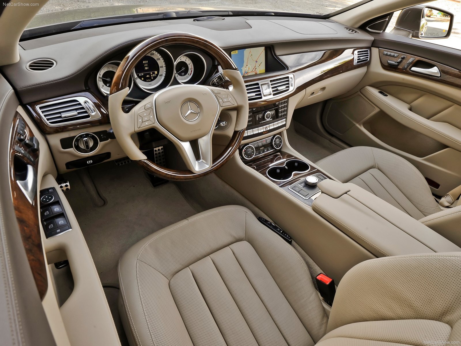 Cars mercedes benz cls 550 Desk Mat Stitched