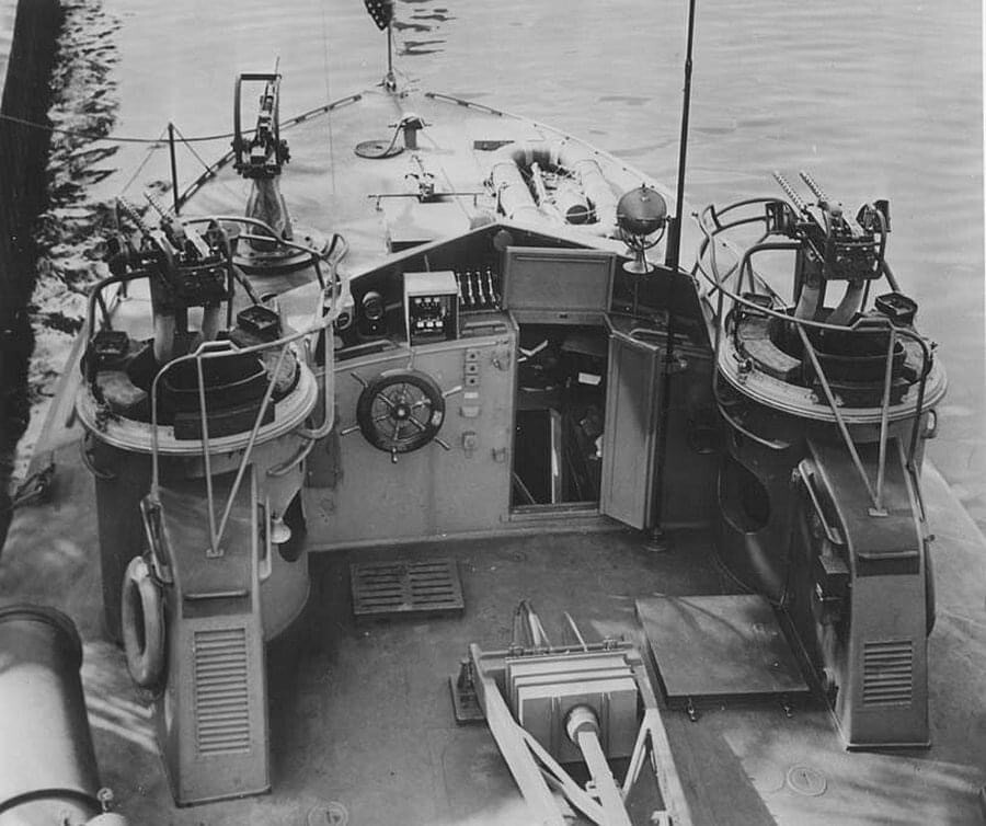 WW2 WWII Photo World War Two / US Navy Patrol Torpedo Boat Bridge and Guns PT