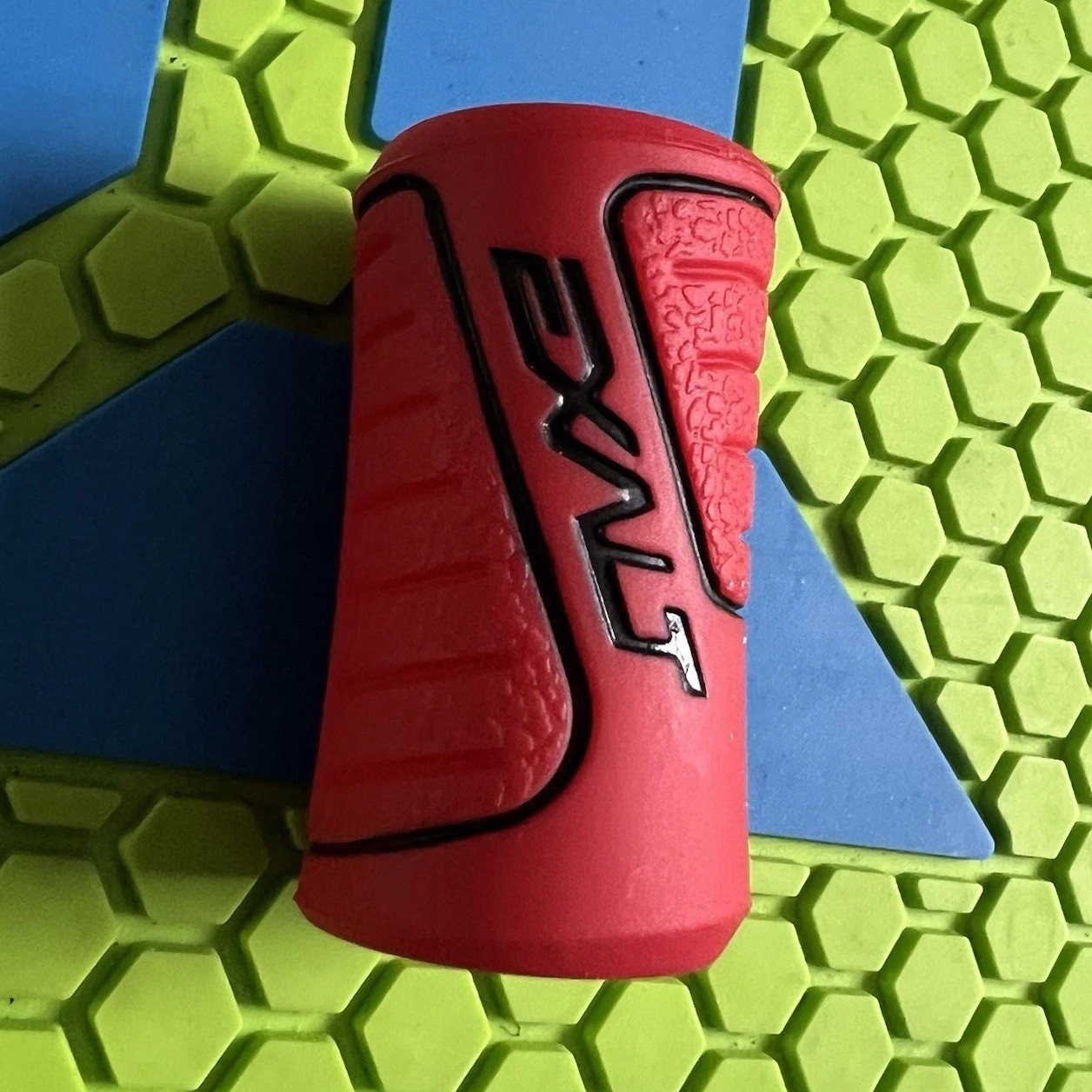 EXALT FOREGRIP / REGULATOR GRIP FOR PAINTBALL MARKER - RED / BLACK