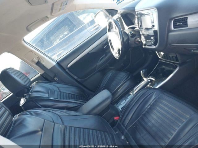 OUTLANDER 2017 Glove Box 4944629