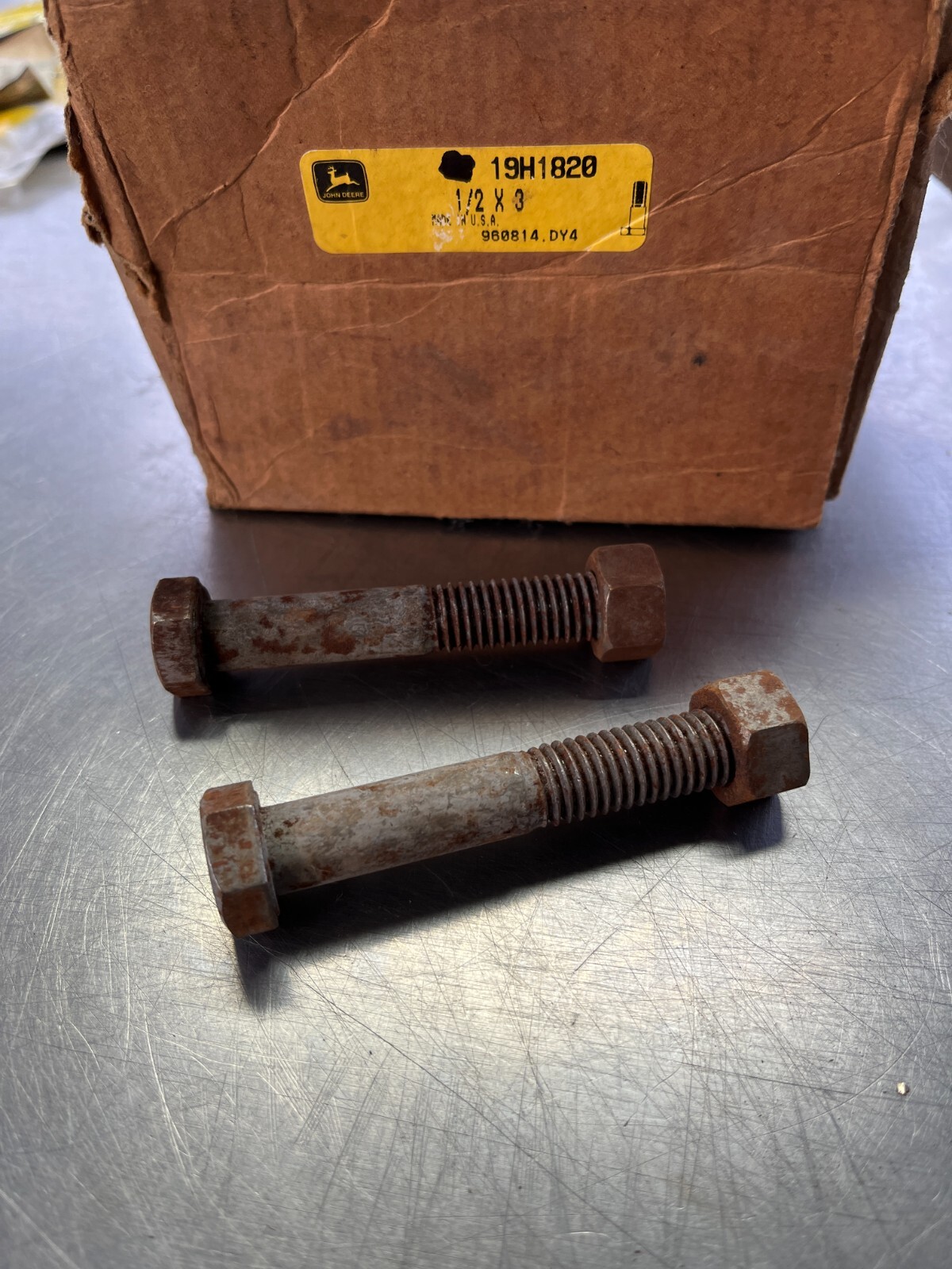 19H1820  GENUINE John Deere  CAP SCREW BOLT   QTY of 2 BOLTS & NUTS