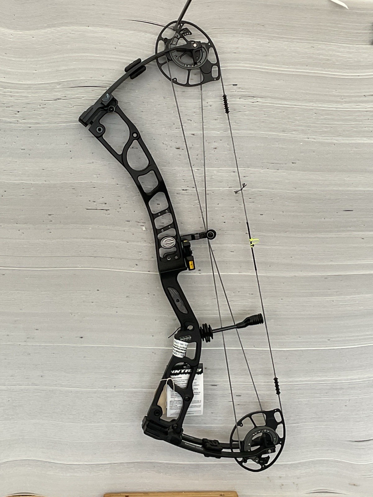 Elite Hunter 33, RH, In Black