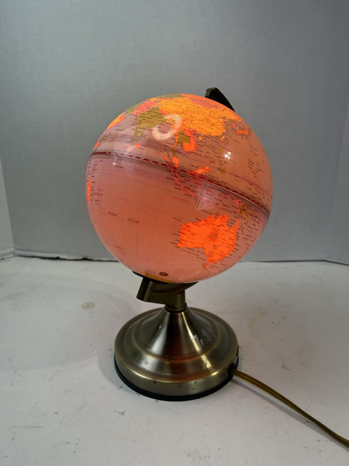 Illuminated World Globe with Stand, Built in LED OO B