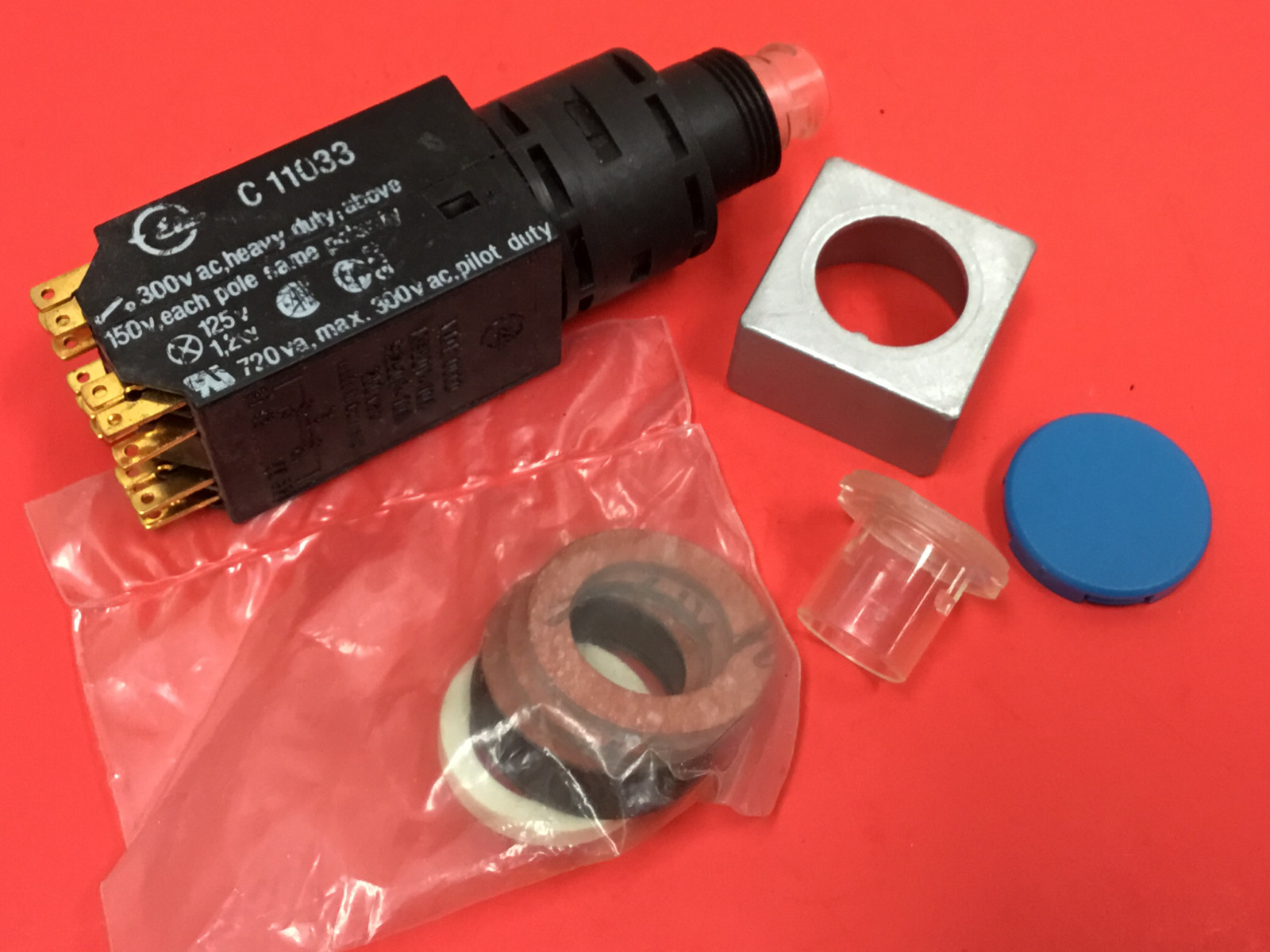 ELAN - P/N: C11033 - Pushbutton - NEW