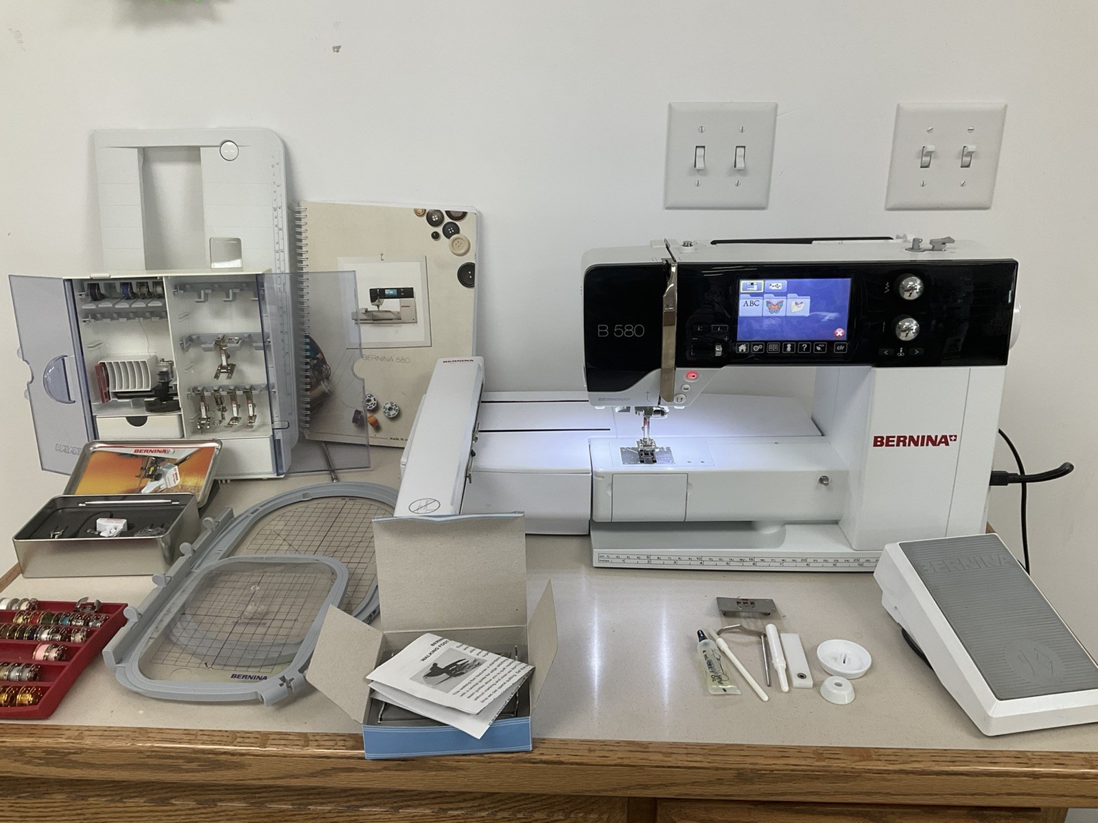 bernina 580 sewing machine w/bernina stitch regulator (professionally serviced)