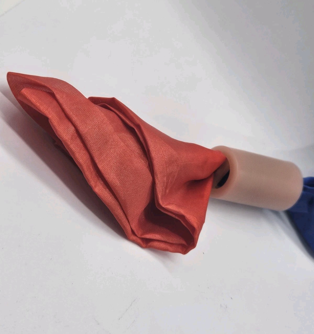 Chameleon Silk Magic Trick - Color Changing Scarf - Visual Change Close-Up