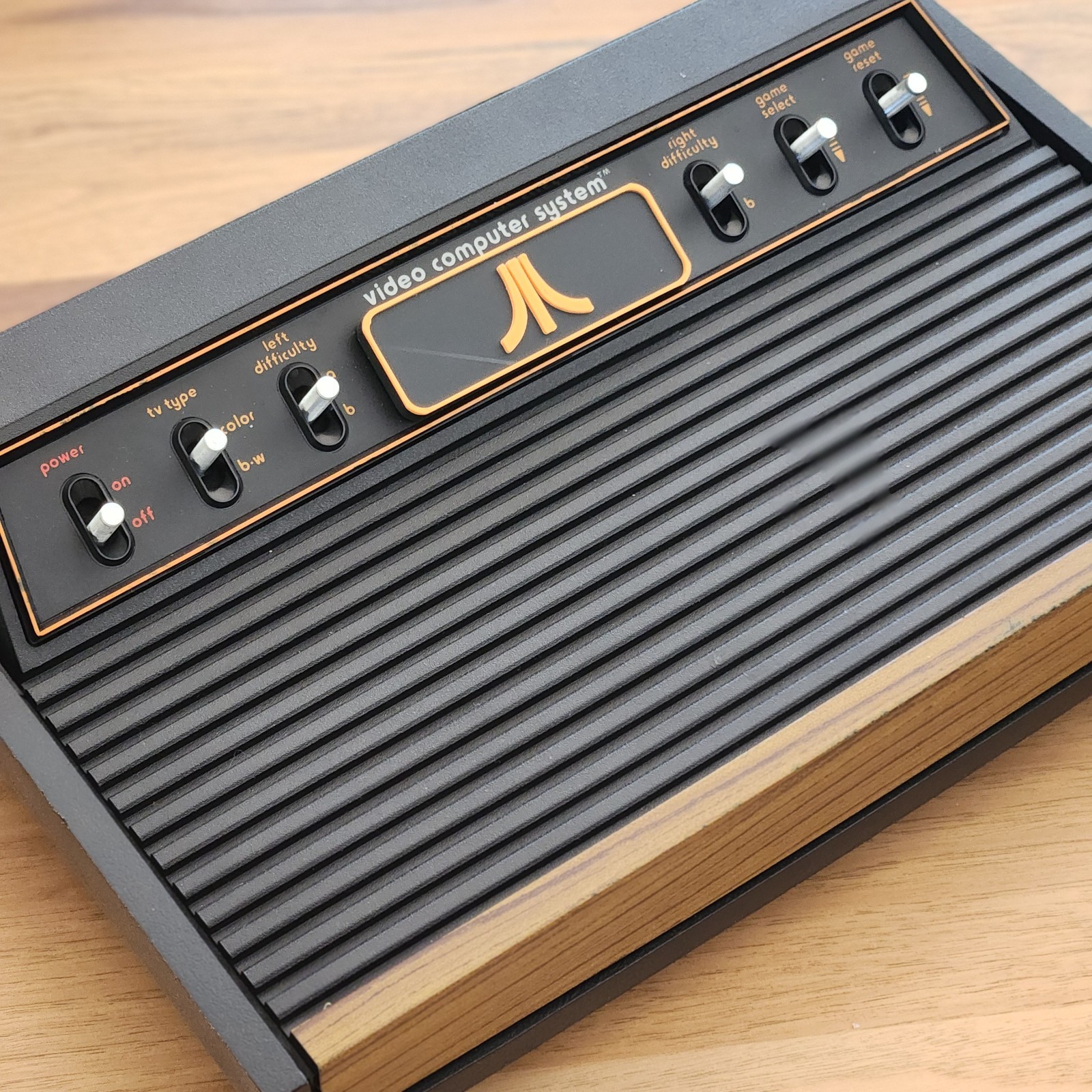 Atari 2600 Cartridge Slot Dust Cover - Heavy/Light Sixer / Logo Orange