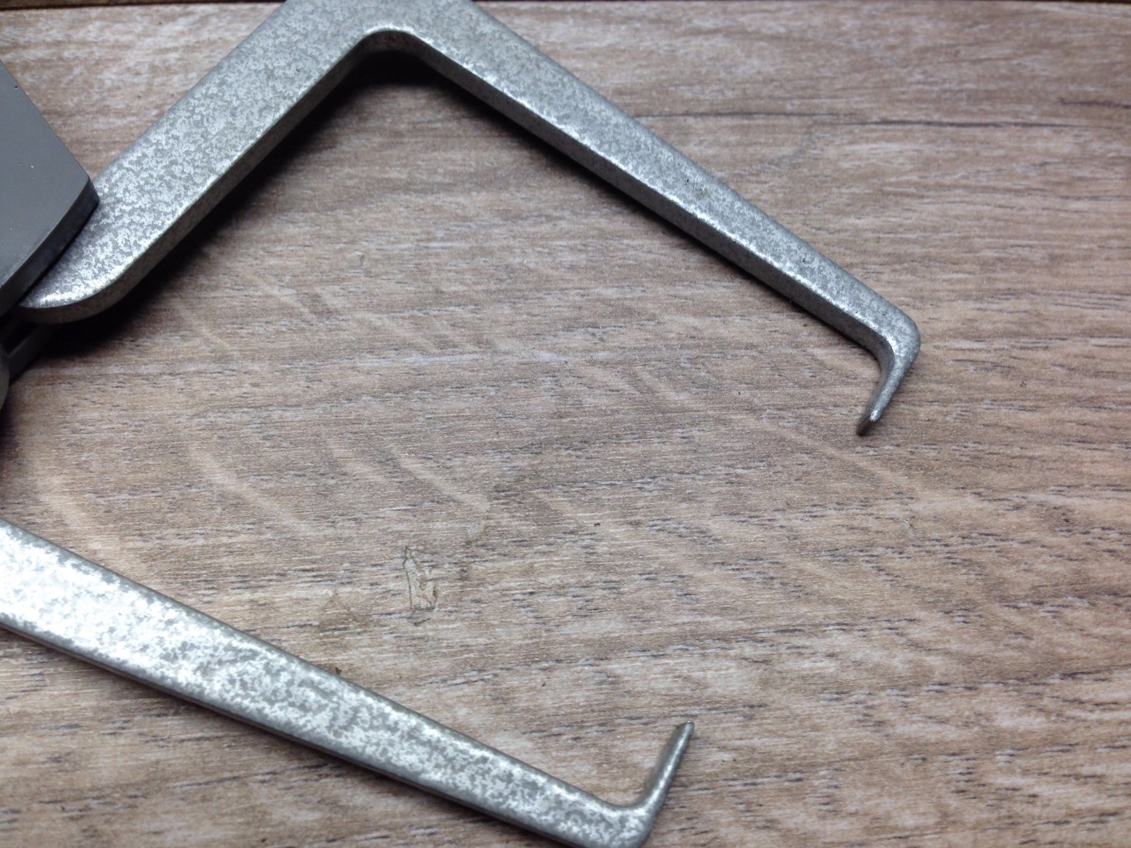 NICE MITUTOYO NO 209 743 1.2 - 2.0" CALIPER .0005 " + CASE