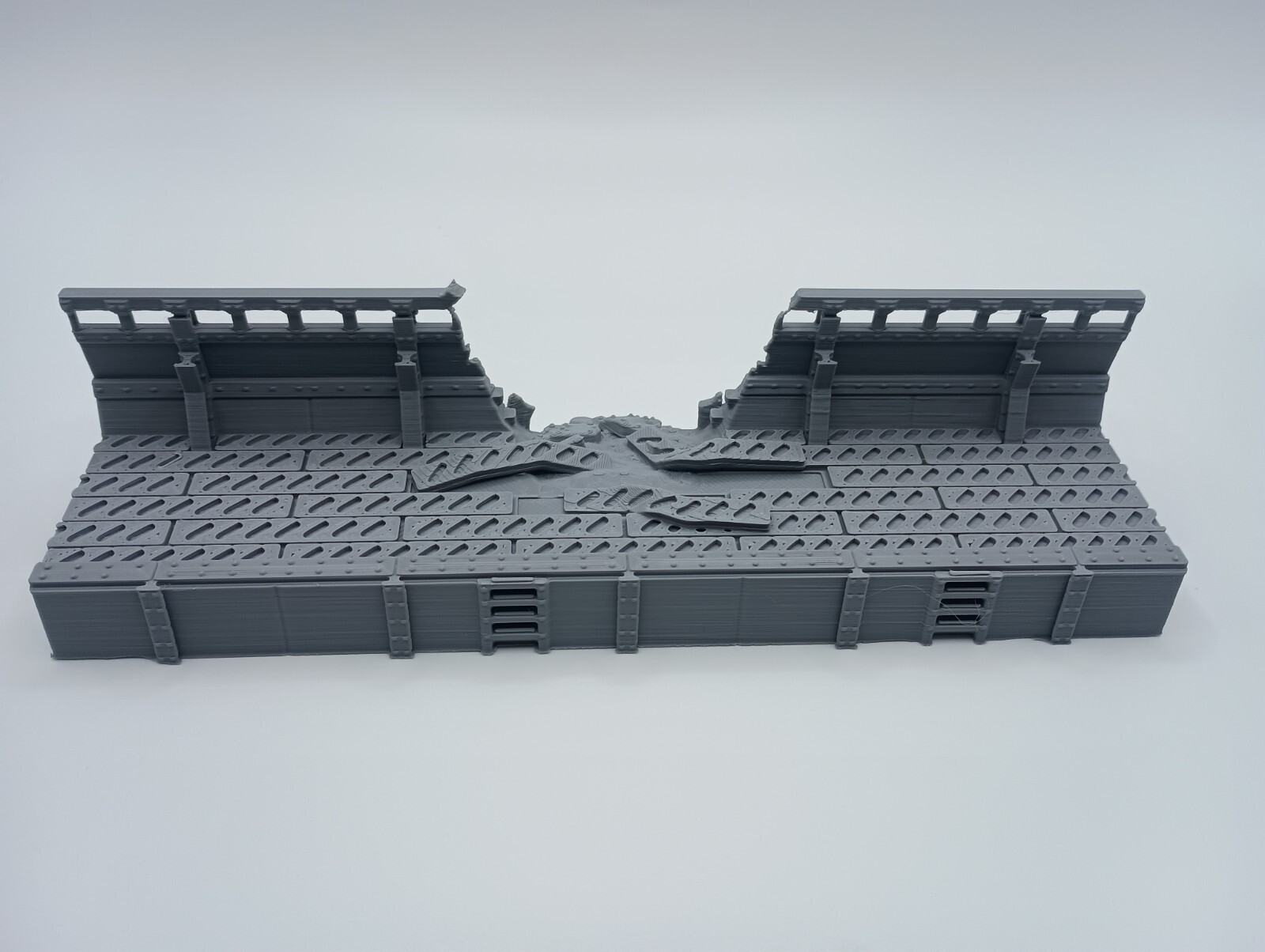 3D Printed Build Your Own Sci-Fi Defense Line Damaged Long (32mm Scale) [PTO]