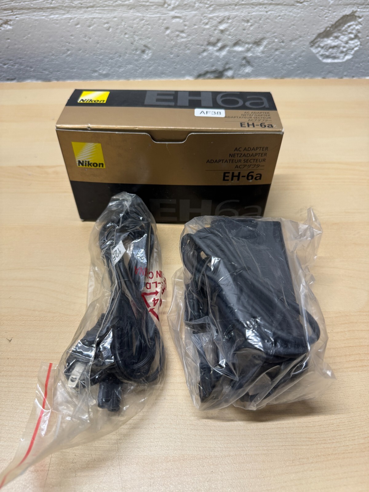 Nikon EH-6a AC Adapter New in box (AF38)