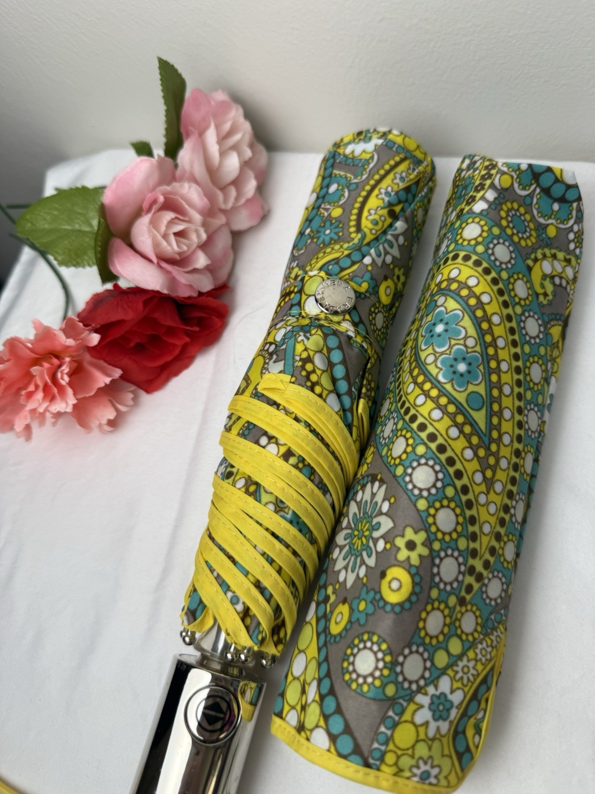Vera Bradley Lemon Parfait Automatic Umbrella NWT RETIRED Rare 💛