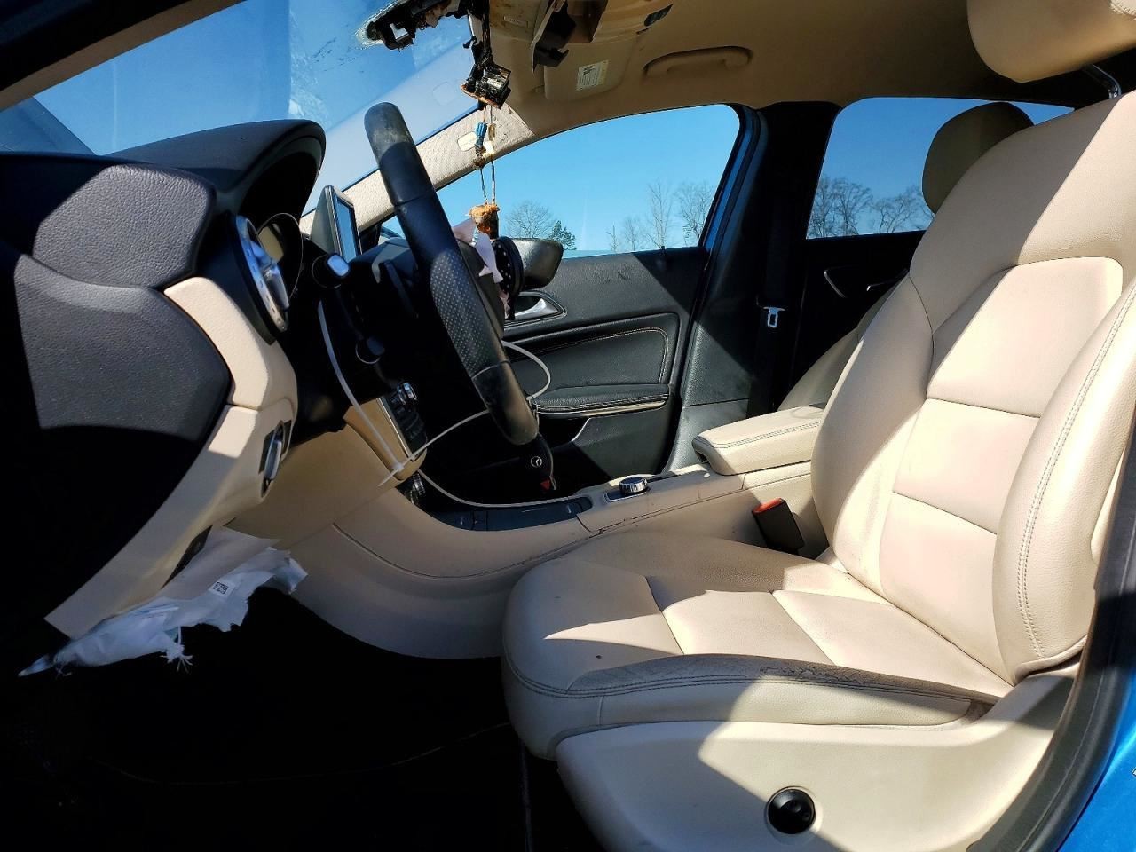 GLA250 2015 Glove Box 4972665