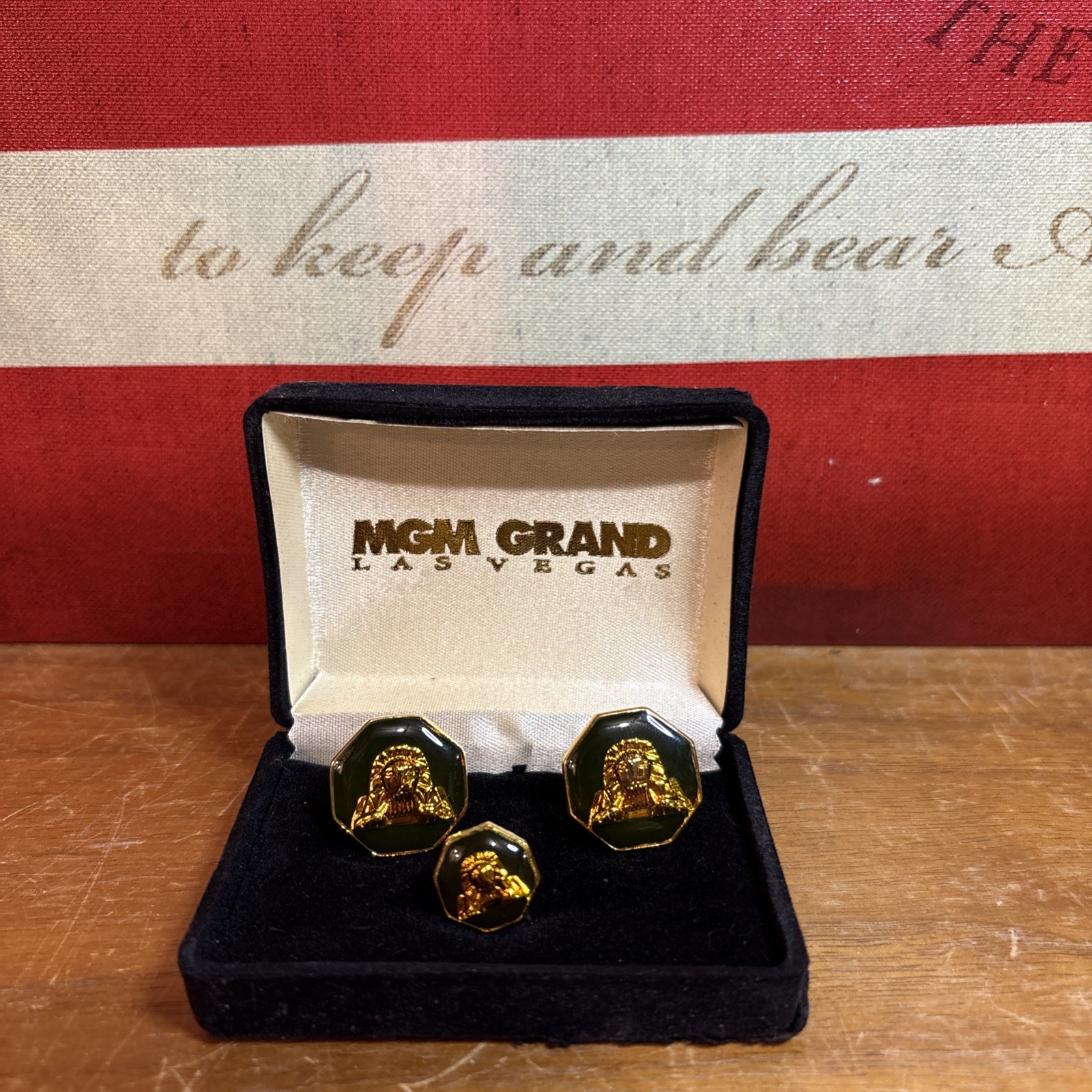 Vtg MGM Grand Hotel & Casino Las Vegas gold  Lion  pin and cuff links