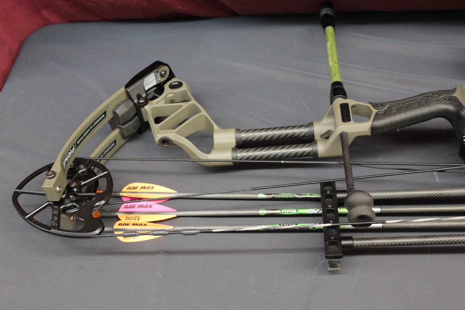 Prime Form 34 Compound Bow (RH) with Sight/Quiver/Stabilizer/Release