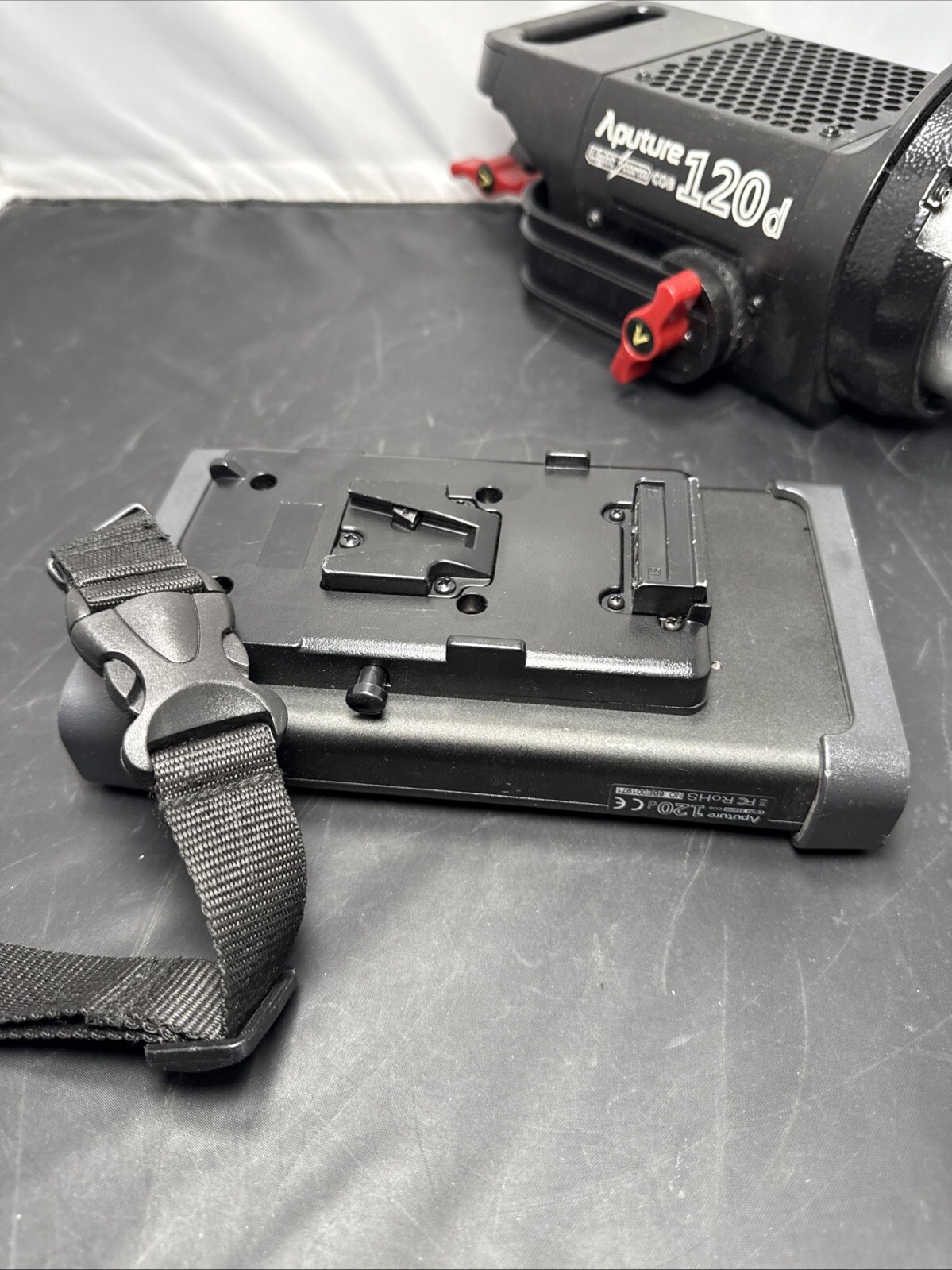 Aputure LS C120d II Light Storm COB 2.4Ghz Daylight Kit