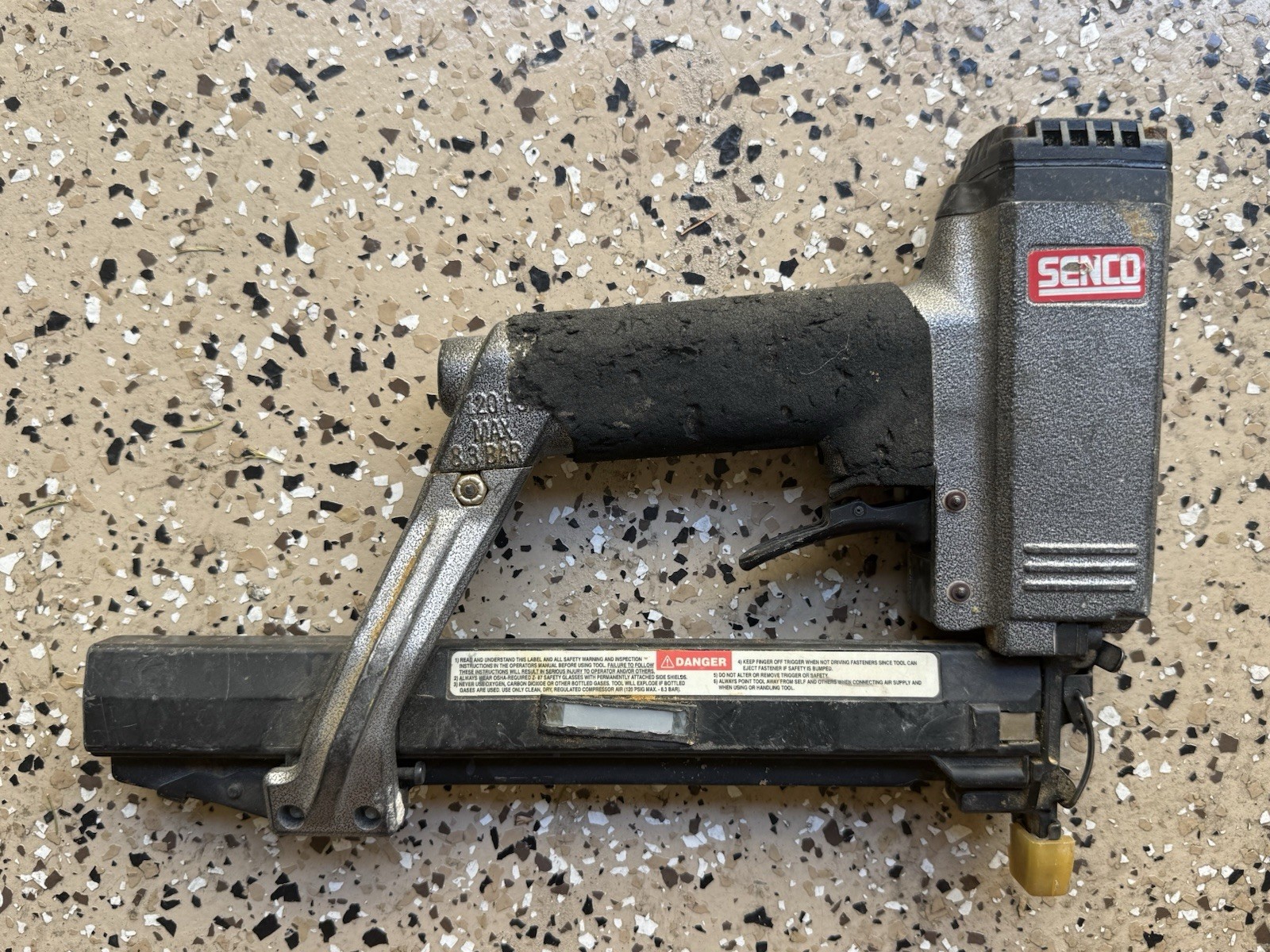 SENCO SLS20 18 Gauge Pneumatic Finish Stapler