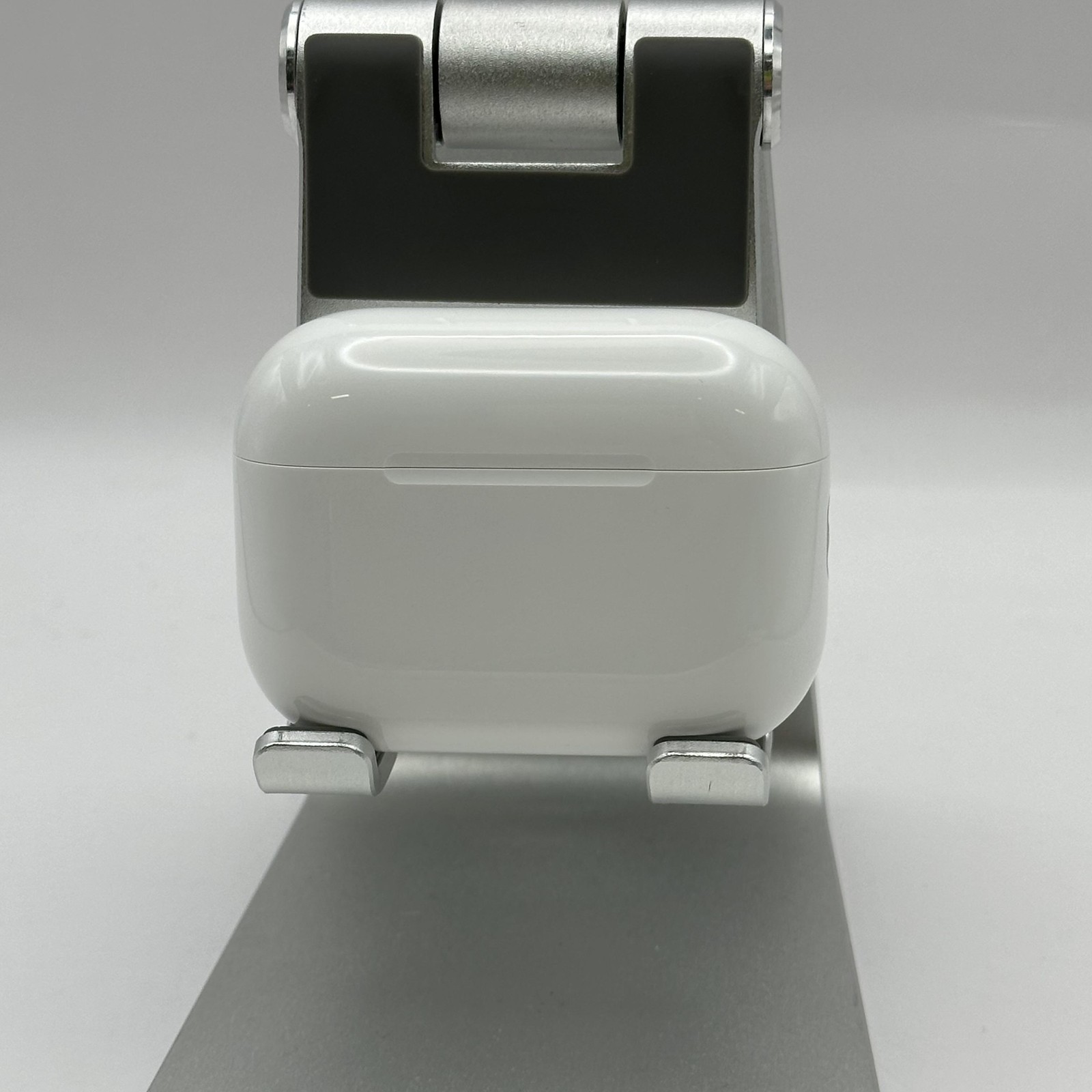 Apple AirPods Pro 3 USB-C White - Very Good Condition w/ Charger